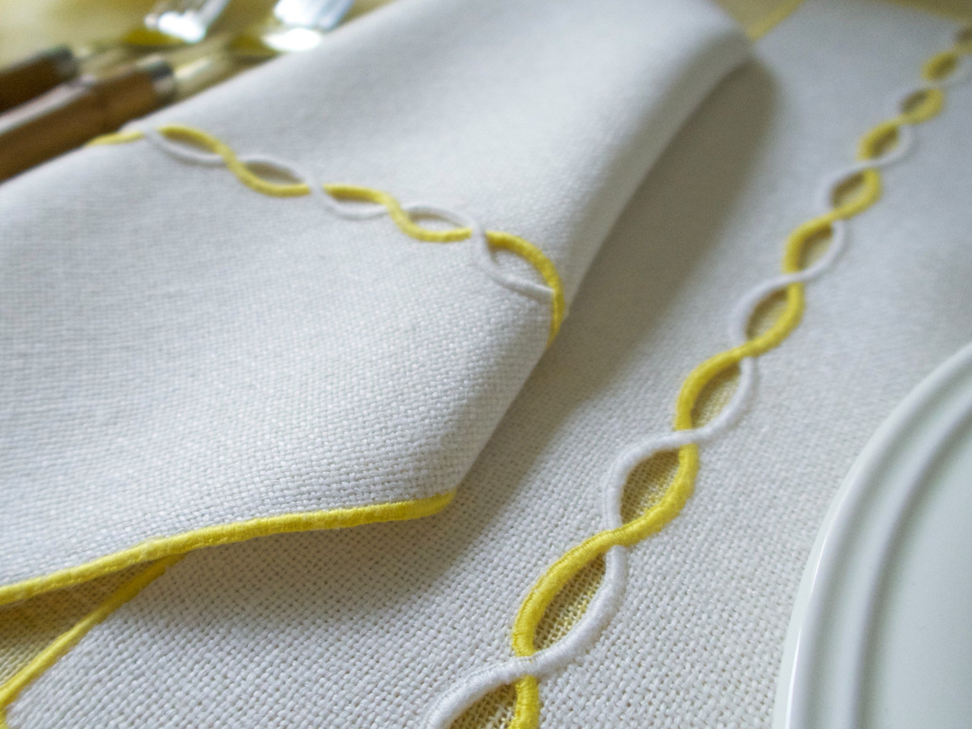 Andante" Vintage Marghab Linen 16pc Placemat Set for 8