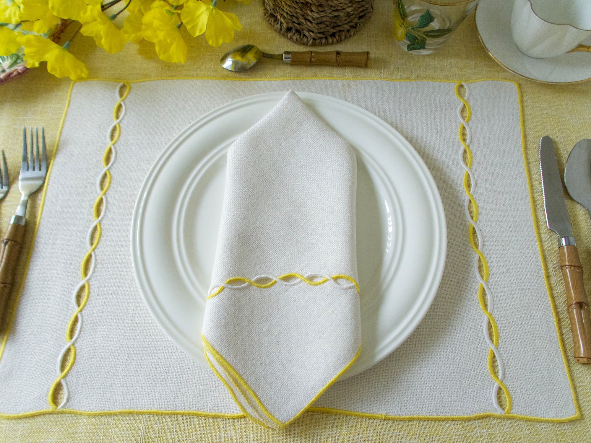 "Andante" Vintage Marghab Linen 16pc Placemat Set for 8