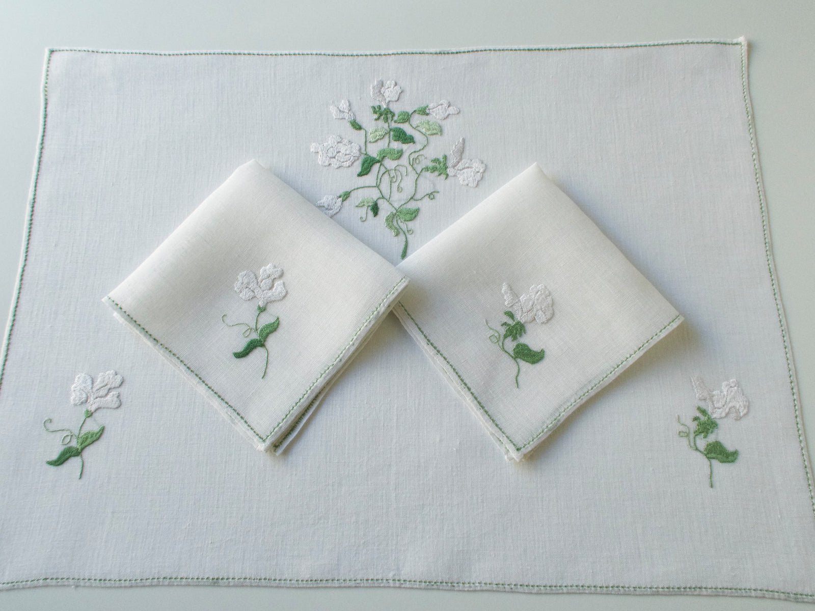 Flowers in White Vintage Rapisardi Italian Linen 3pc Breakfast Set