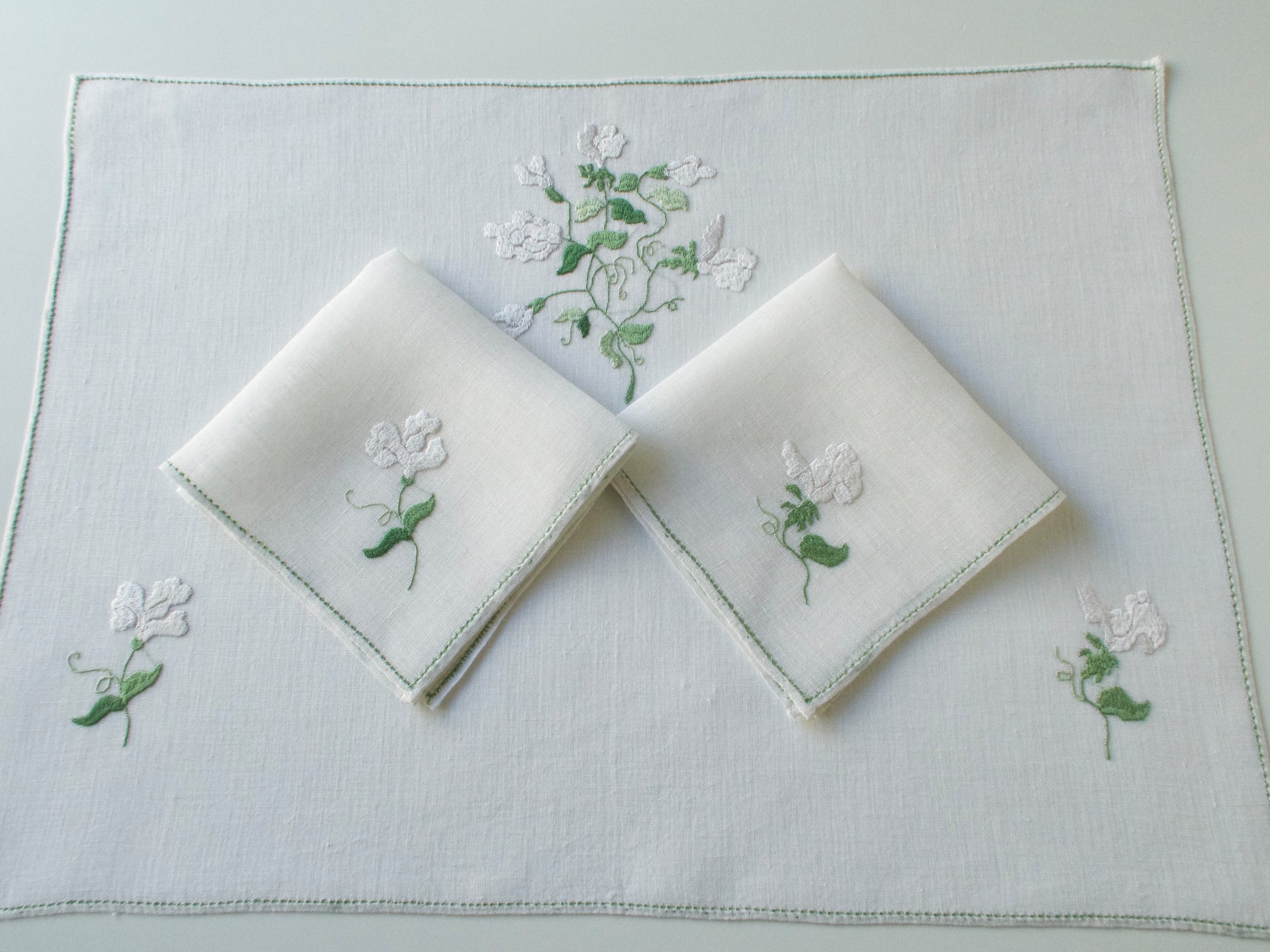 Flowers in White Vintage Rapisardi Italian Linen 3pc Breakfast Set