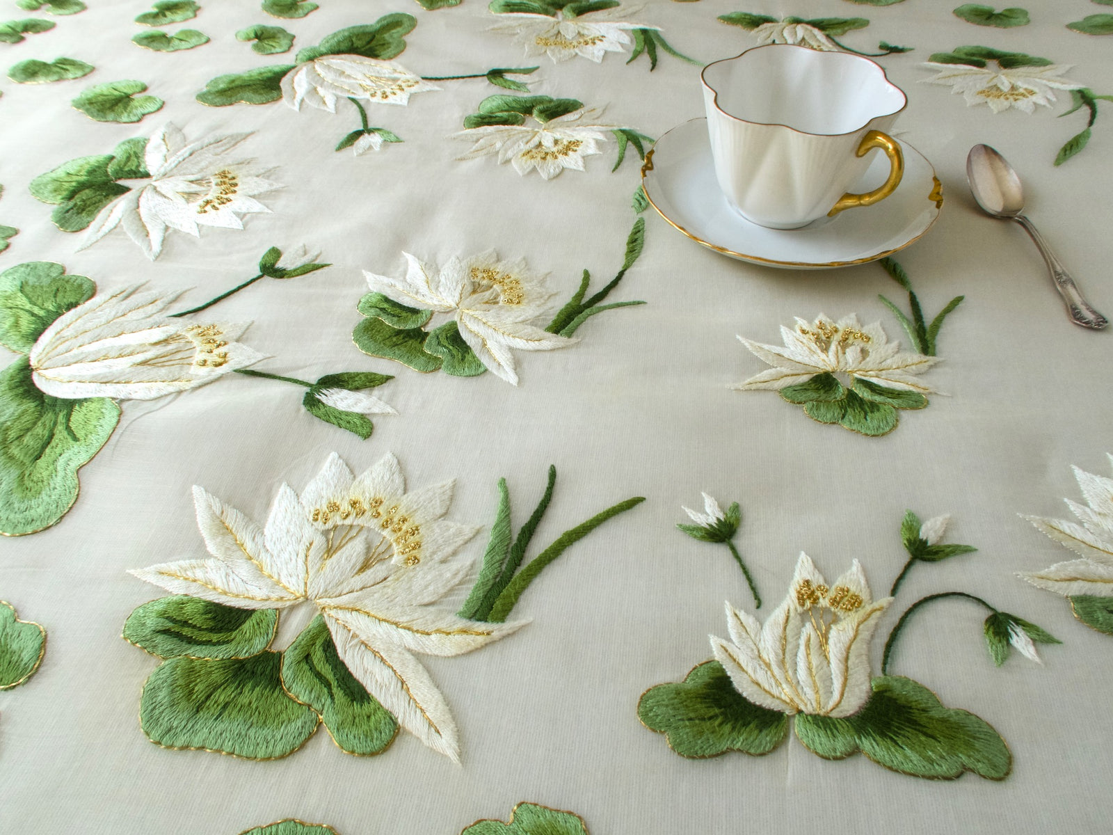 Lush Waterlilies – Vintage French Organdy Tablecloth & 36 Napkin Set, 64x98