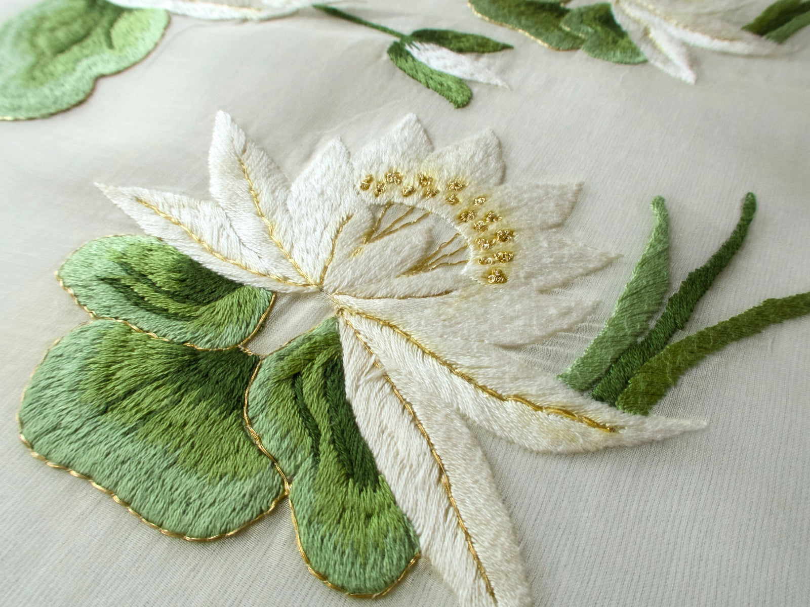 Lush Waterlilies – Vintage French Organdy Tablecloth & 36 Napkin Set, 64x98