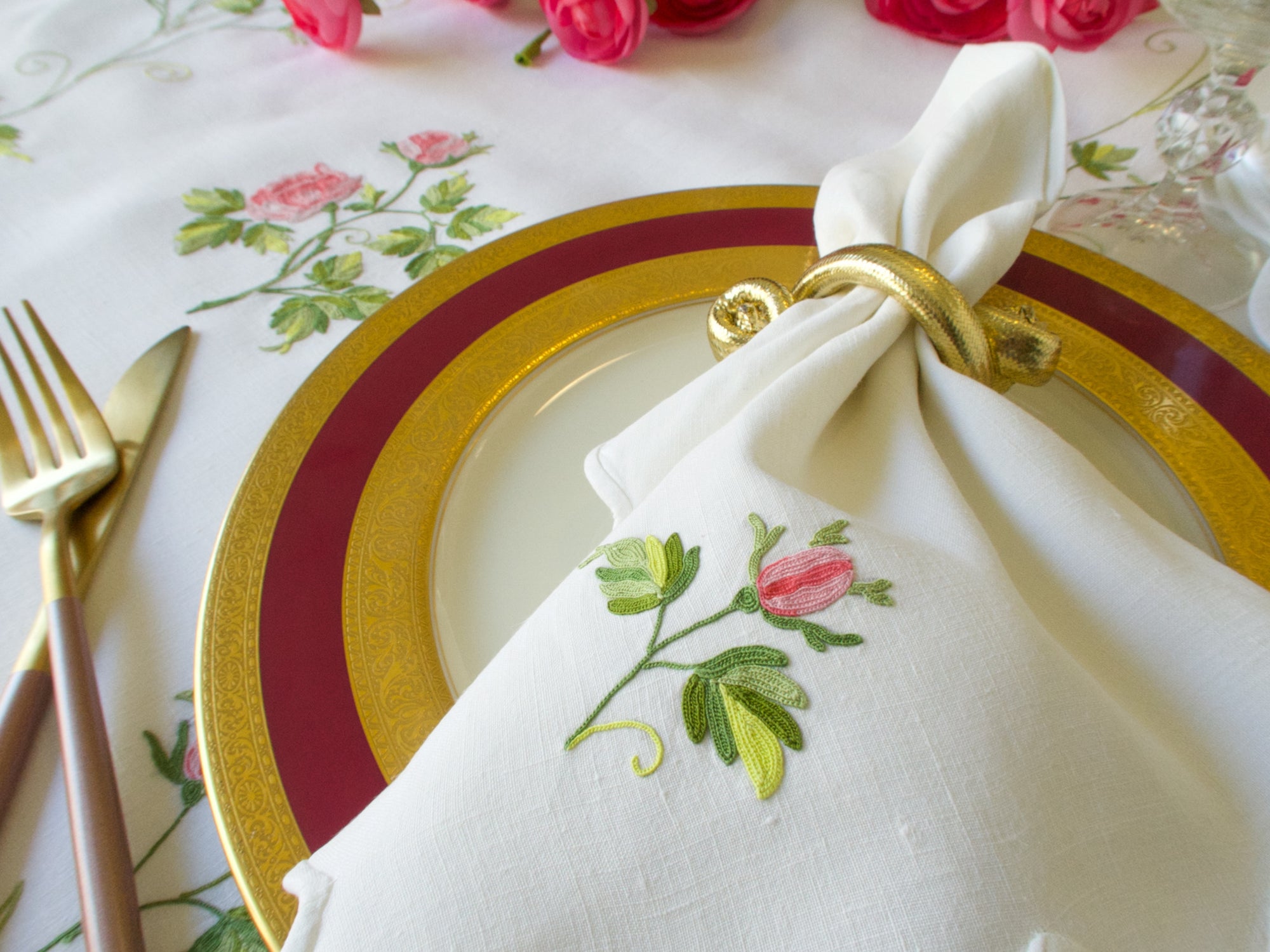 Vintage D Porthault Roses 120" Oval Tablecloth & 12 Napkins