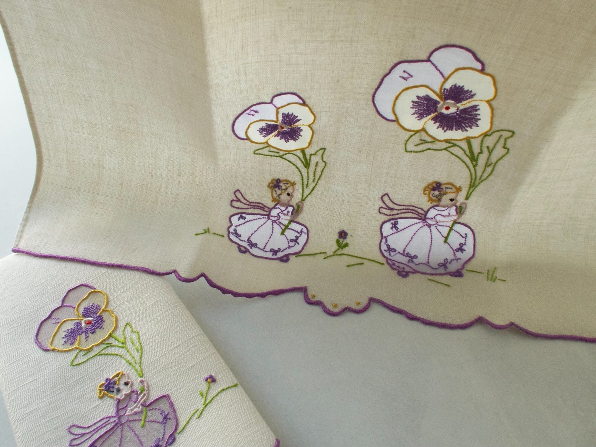 Pansy Parade Vintage Madeira Guest Towels, Set of 2