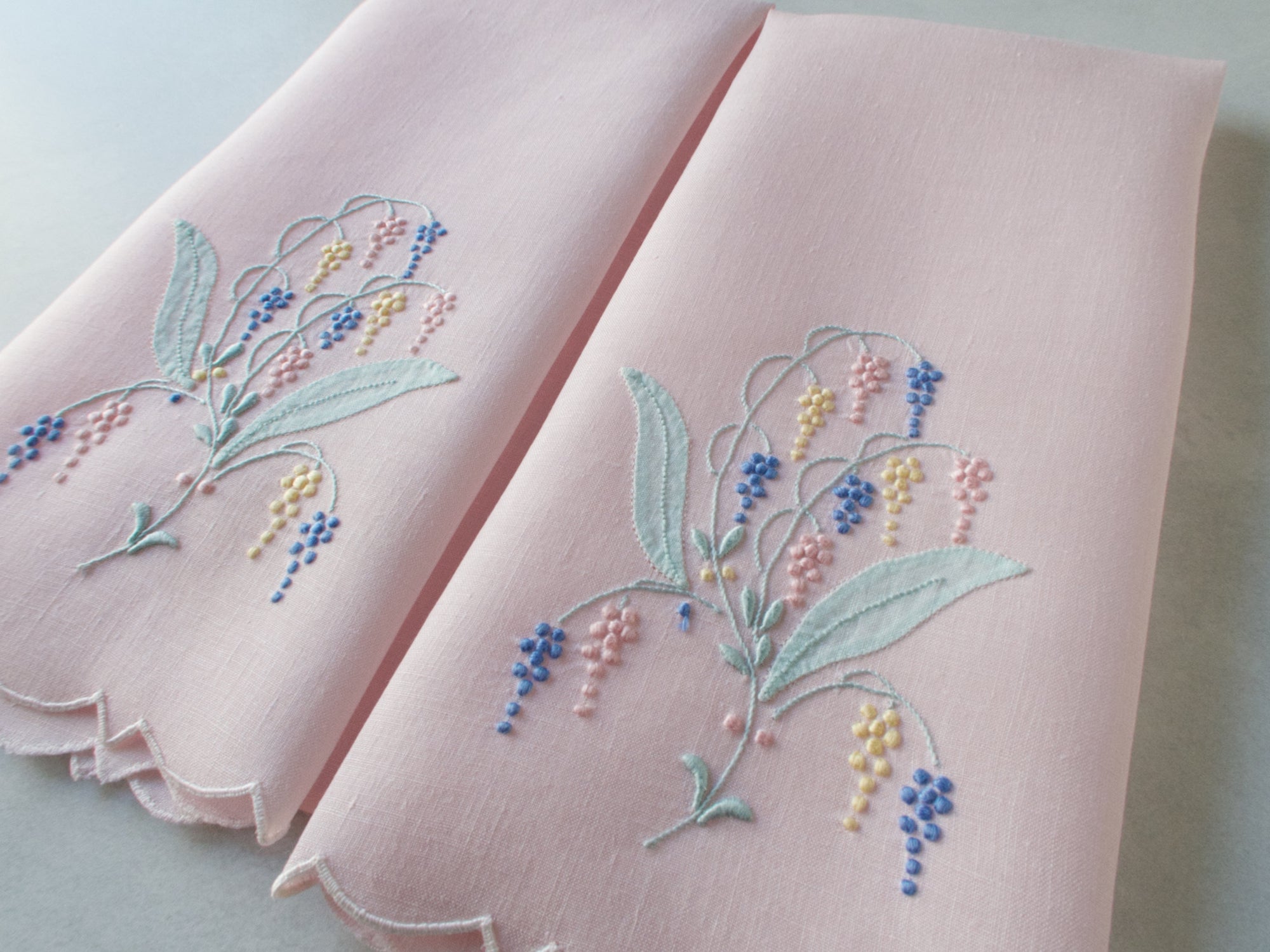 Cascading Blooms Vintage Madeira Guest Towels, Set of 2