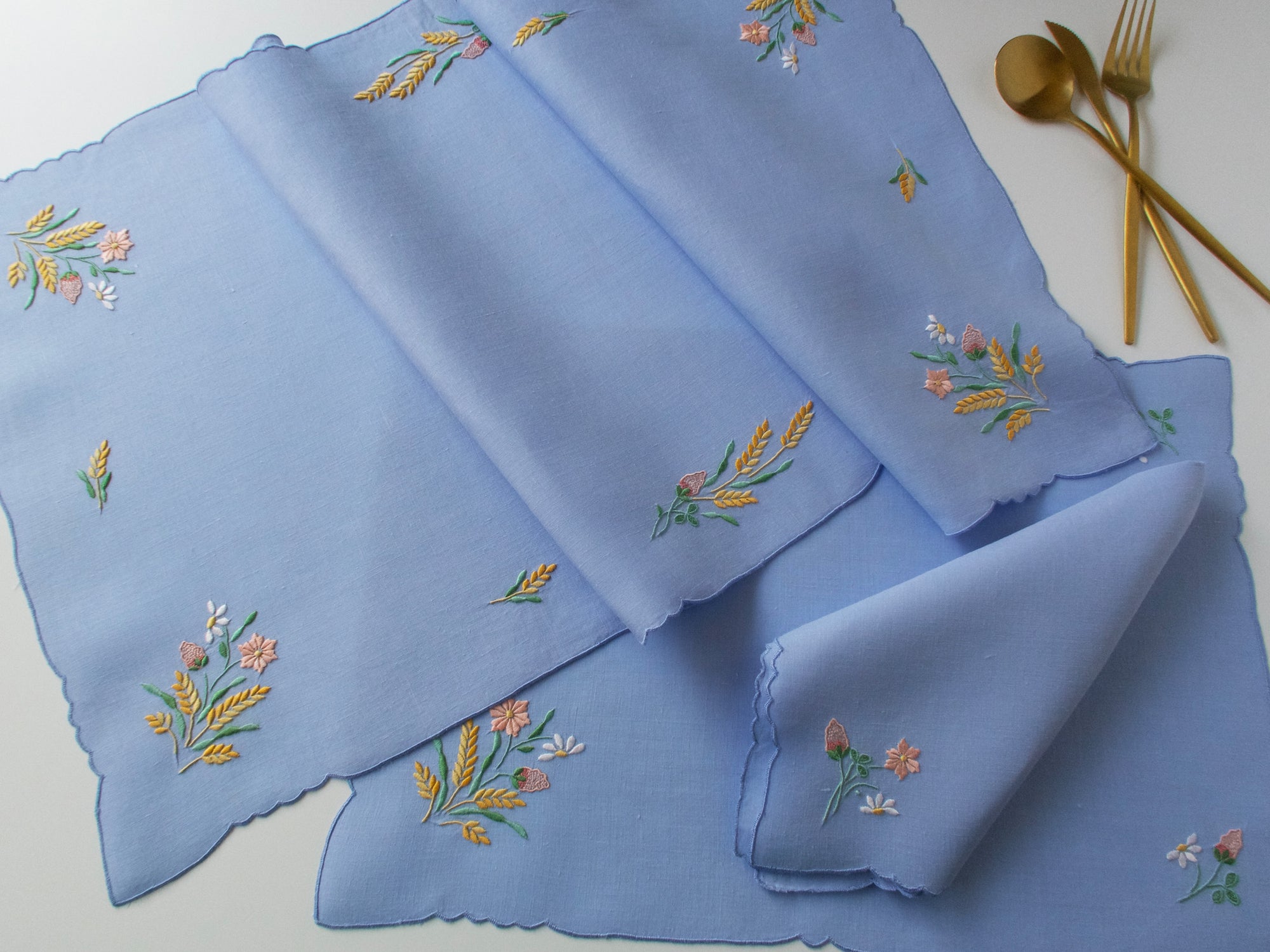Flowers on Blue Vintage Madeira Linen 17pc Placemat Set for 8