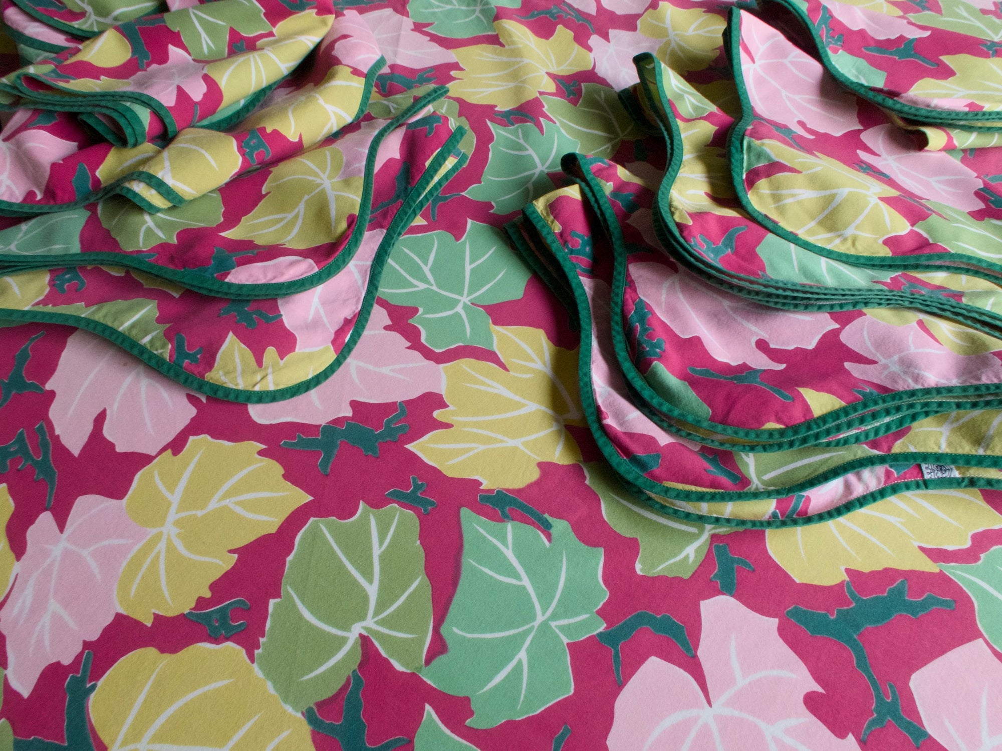 Leaves Vintage D Porthault 116" Round Cotton Tablecloth & 12 