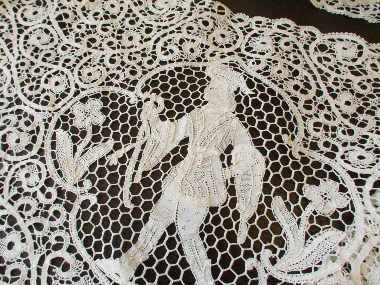 Antique Cantu Lace Table Runner Castles and Troubadours 10x116"