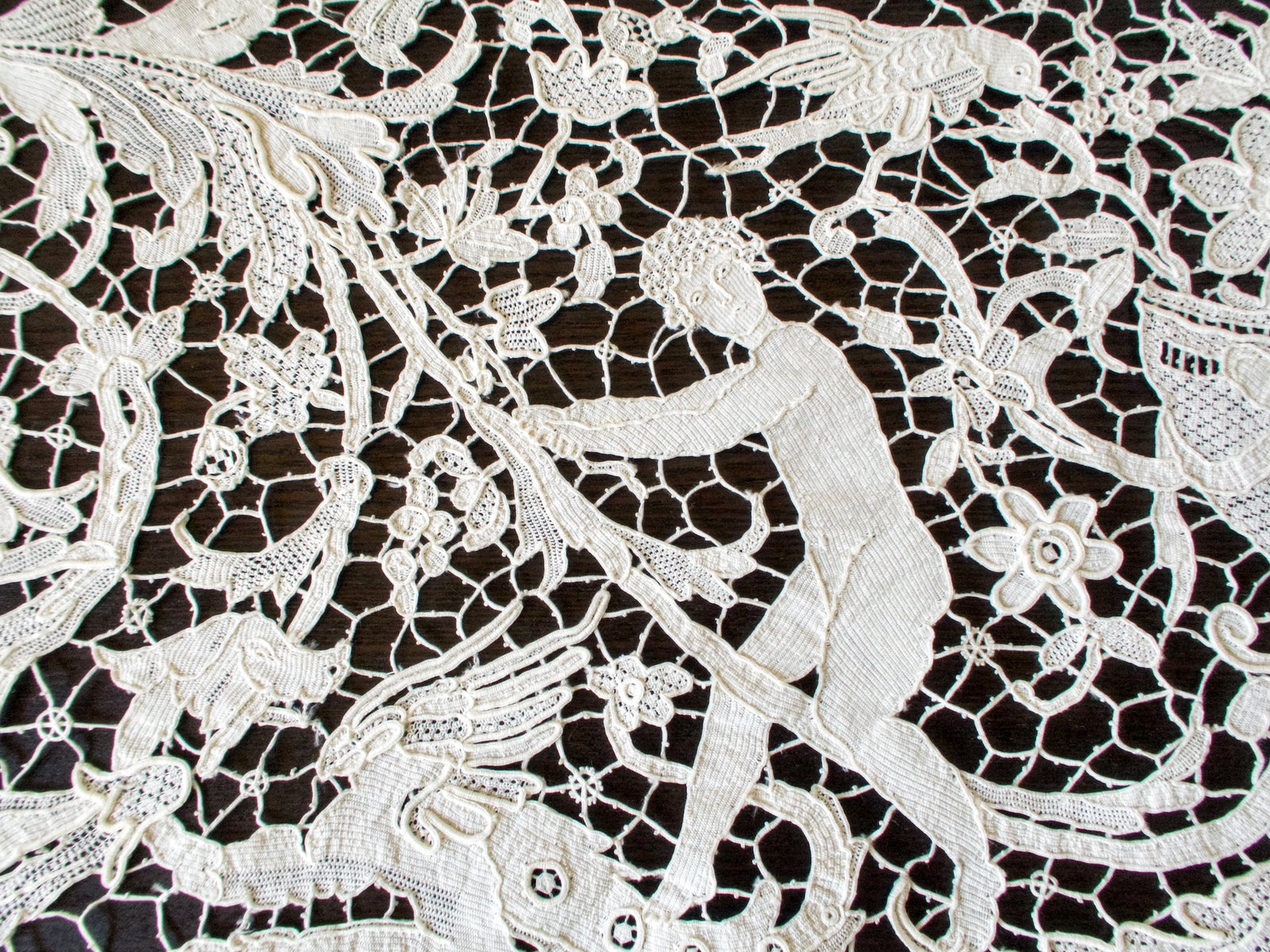 Romantic Vintage Point Venise Lace Runner Figural 11x100"