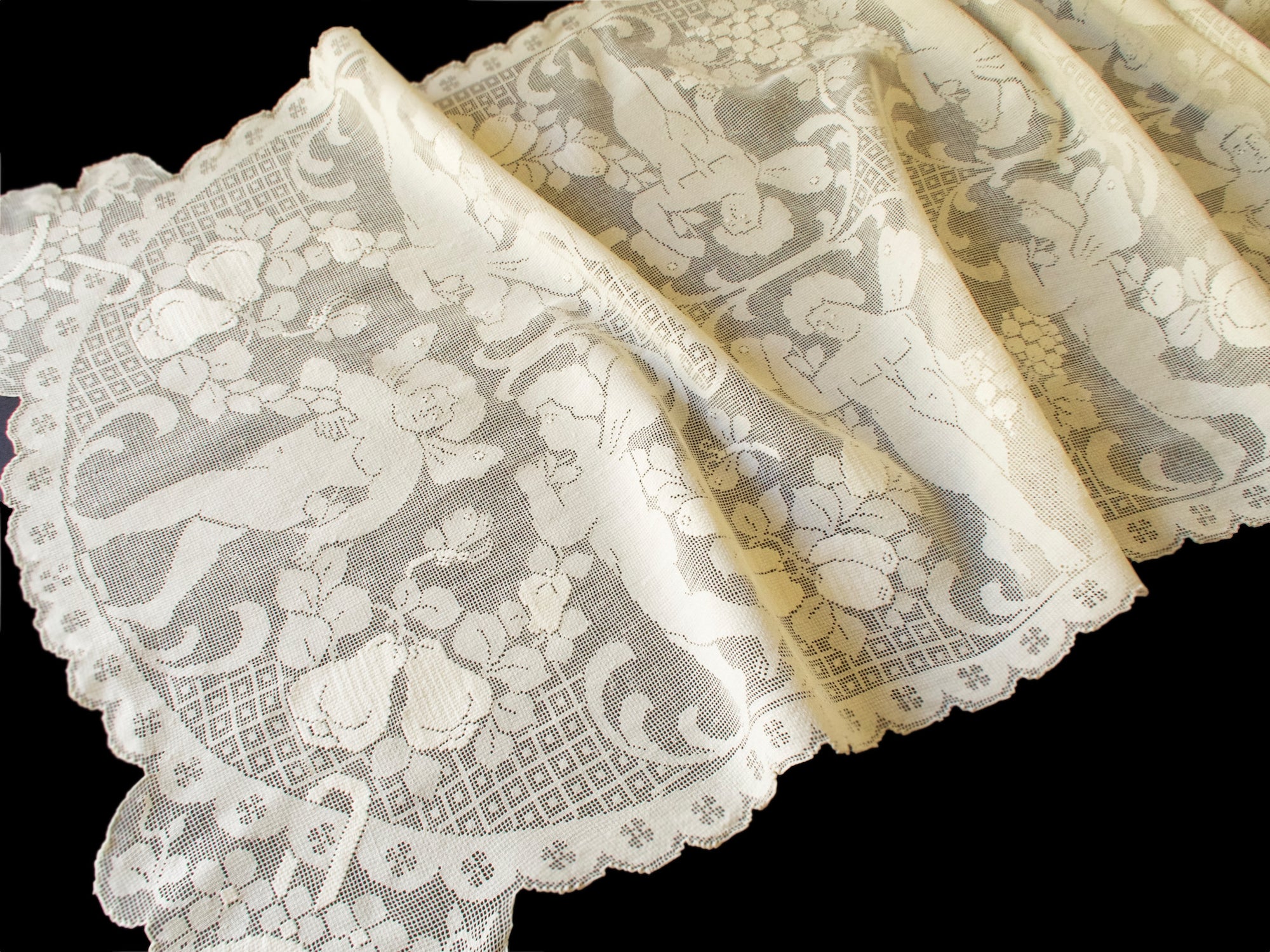 Cherubs In French Table Runner 20x72"