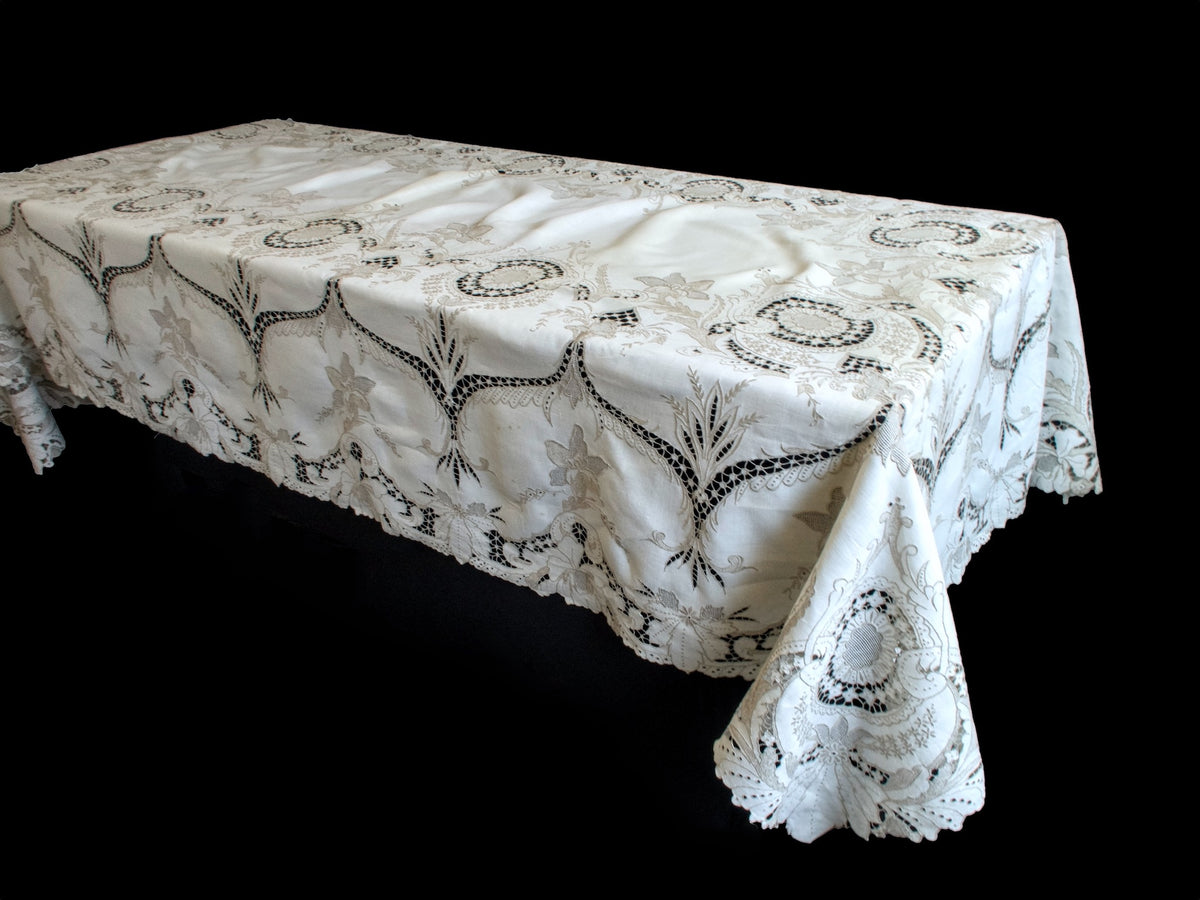 Ornate Vintage Madeira Tablecloth &amp; 12 Napkins 68x116
