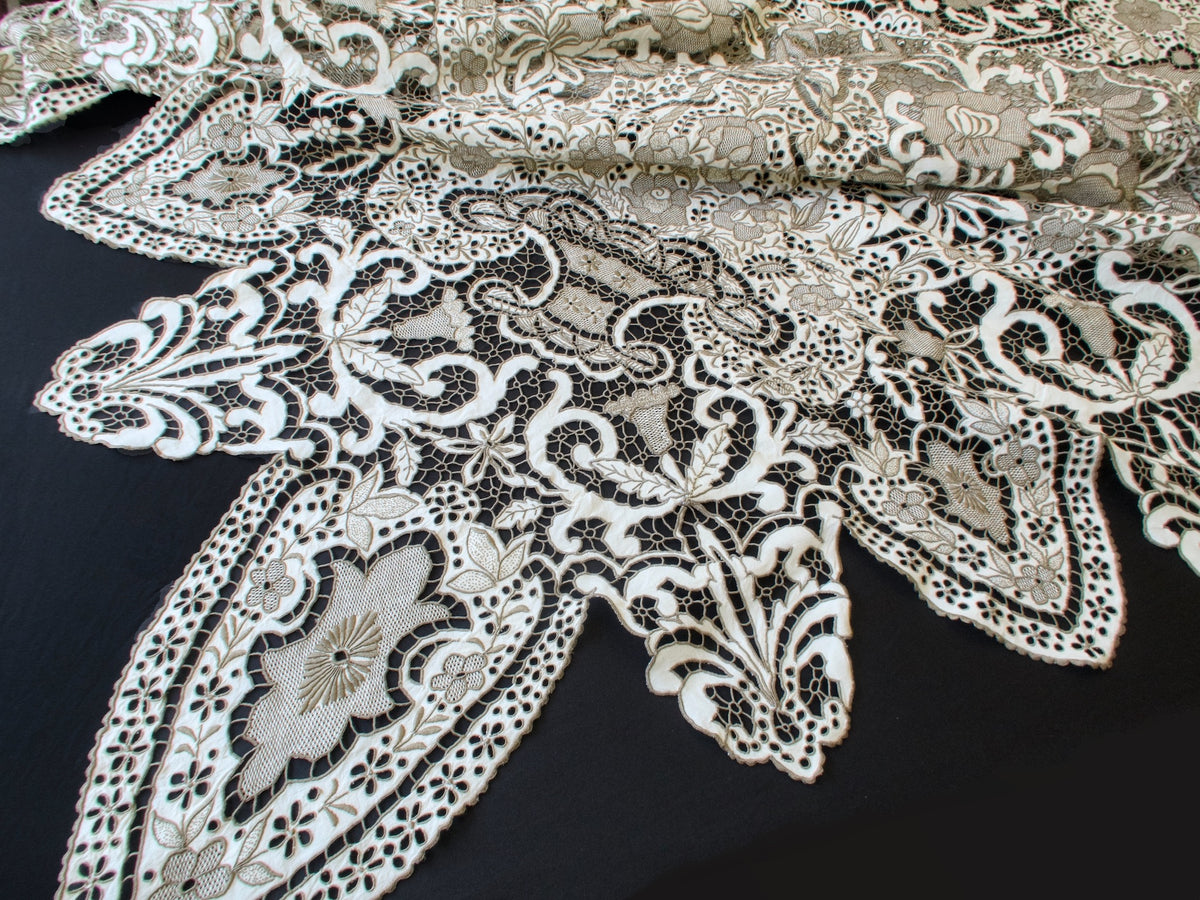 Extraordinary Vintage Madeira Richelieu Tablecloth 80x107