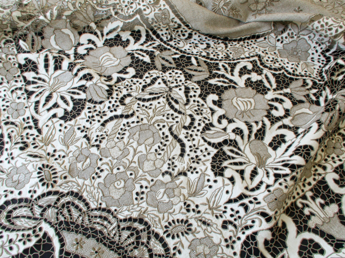 Extraordinary Vintage Madeira Richelieu Tablecloth 80x107