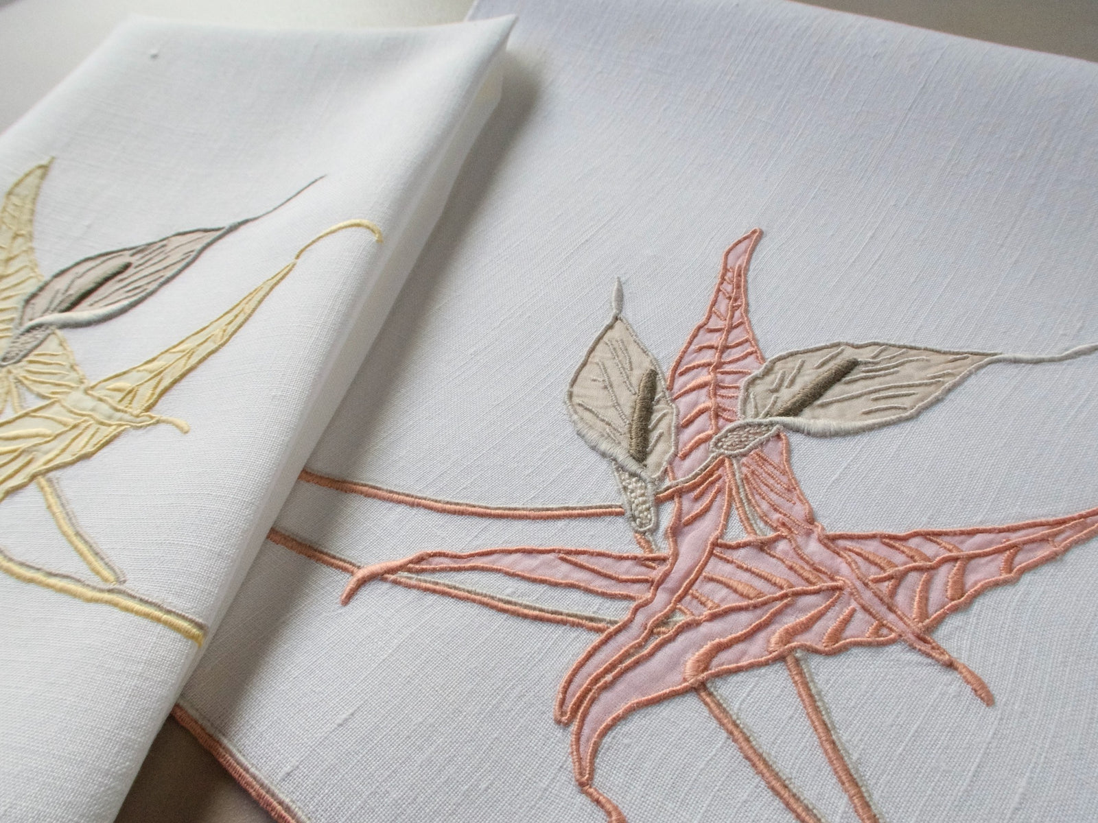 "Calla Lily" Vintage Marghab Guest Towels, Set of 2