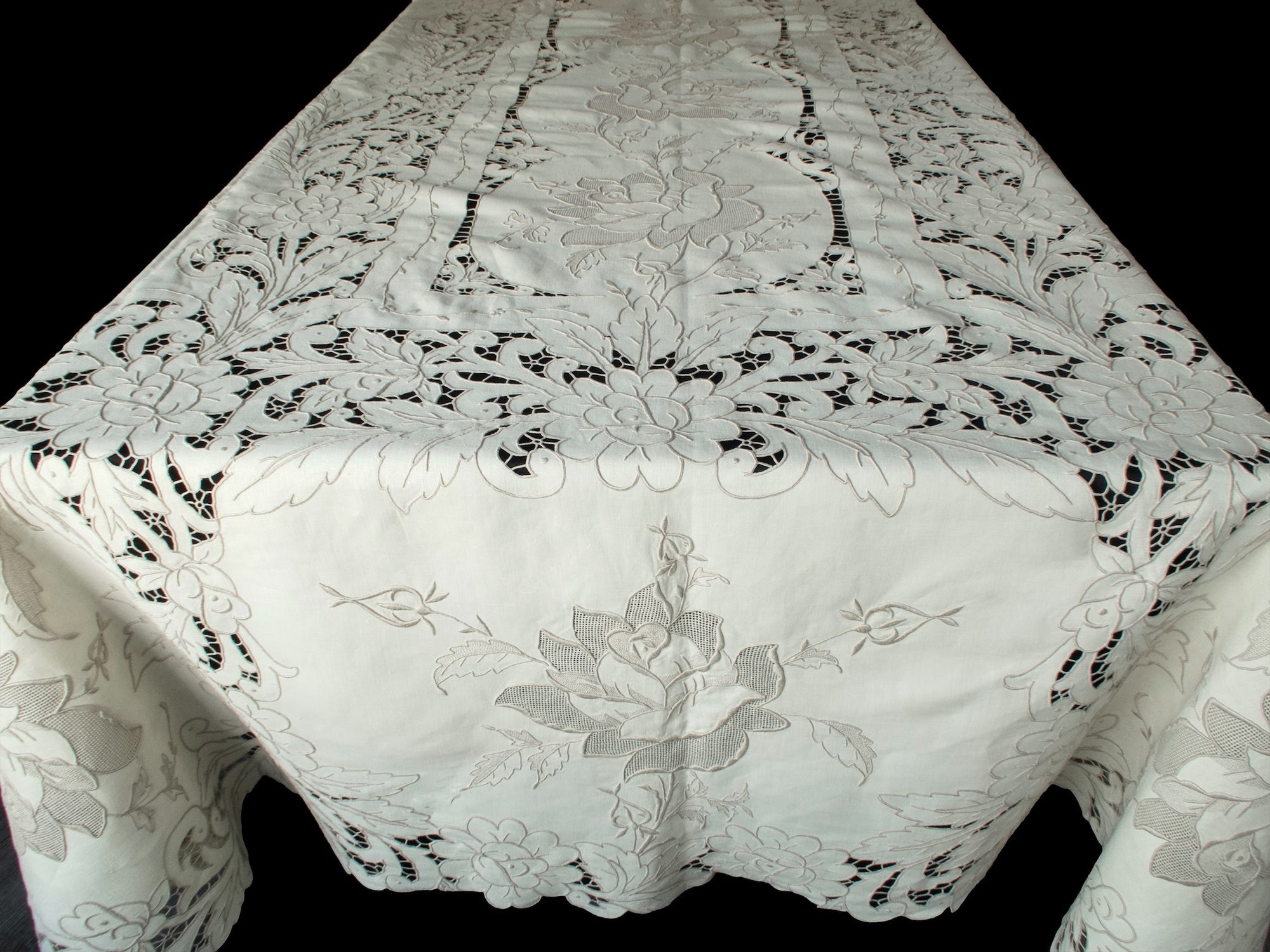 The Rose Madeira, 22-Foot Hand-Embroidered Linen Tablecloth & 24 Napkins
