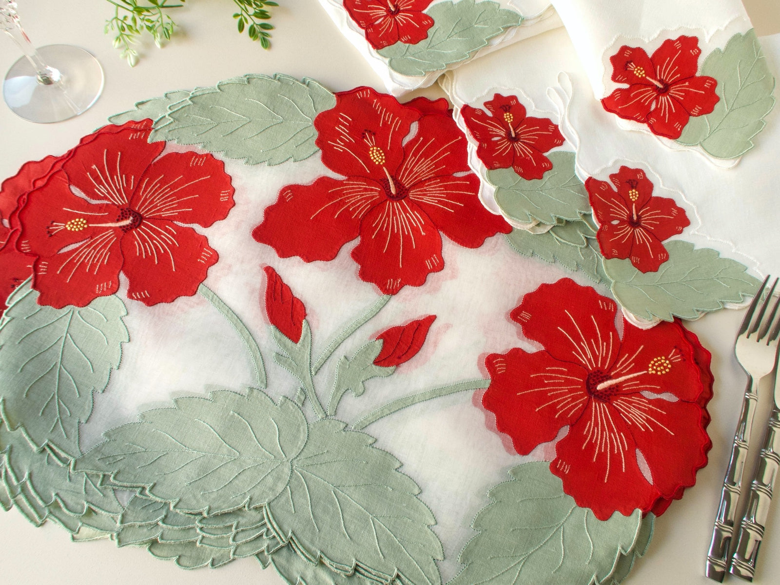 Stacked vintage Madeira organdy placemats with linen appliqué hibiscus, with linen napkins