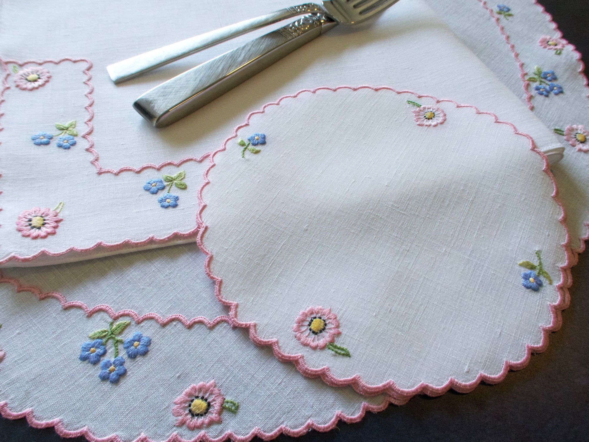 Dainty Flowers Vintage Hand Embroidered 24pc Linen Placemat Set for 8