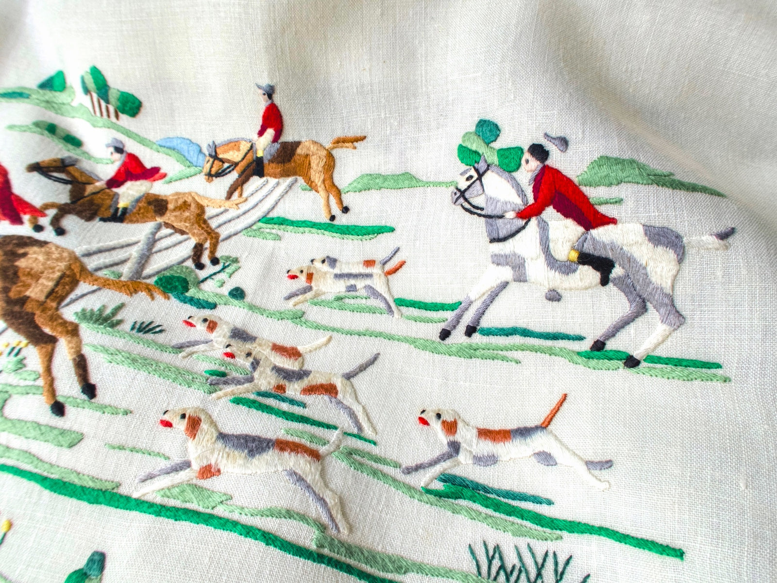 Foxhunt Vintage Madeira Tablecloth & 12 Napkins 68x112