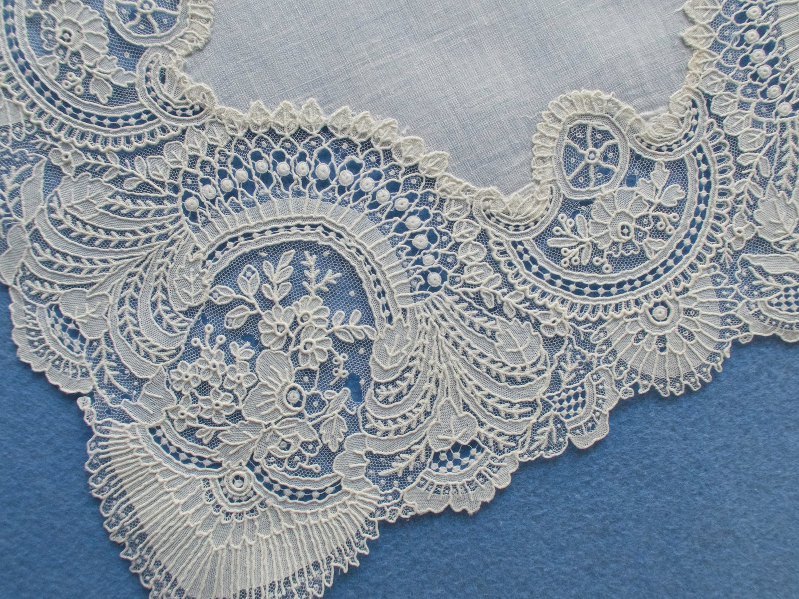 Gorgeous & Lush Antique Point de Gaze Lace Handkerchief 13"