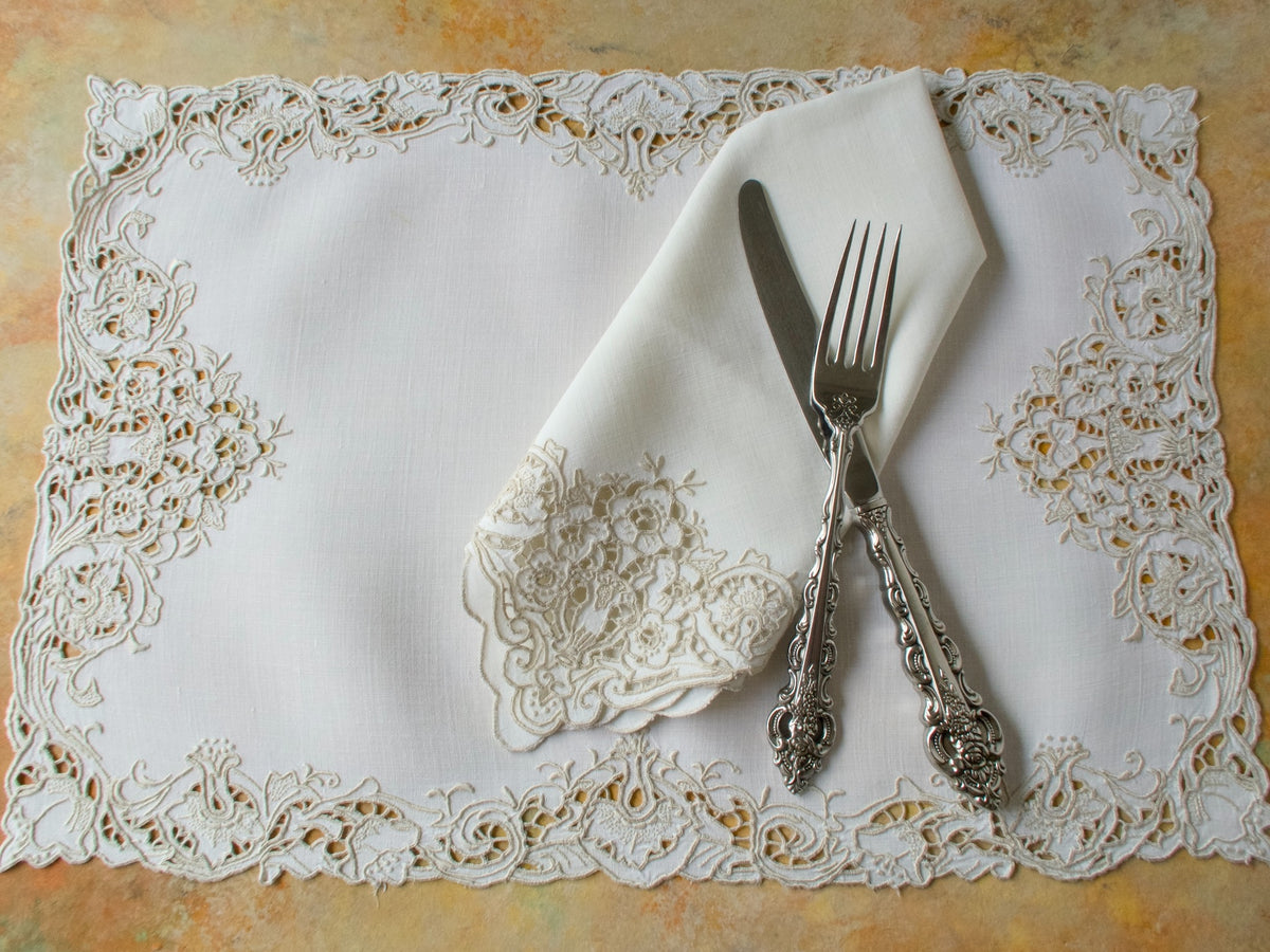 Elegant Richelieu Vintage Madeira 16pc Placemat Set for 8