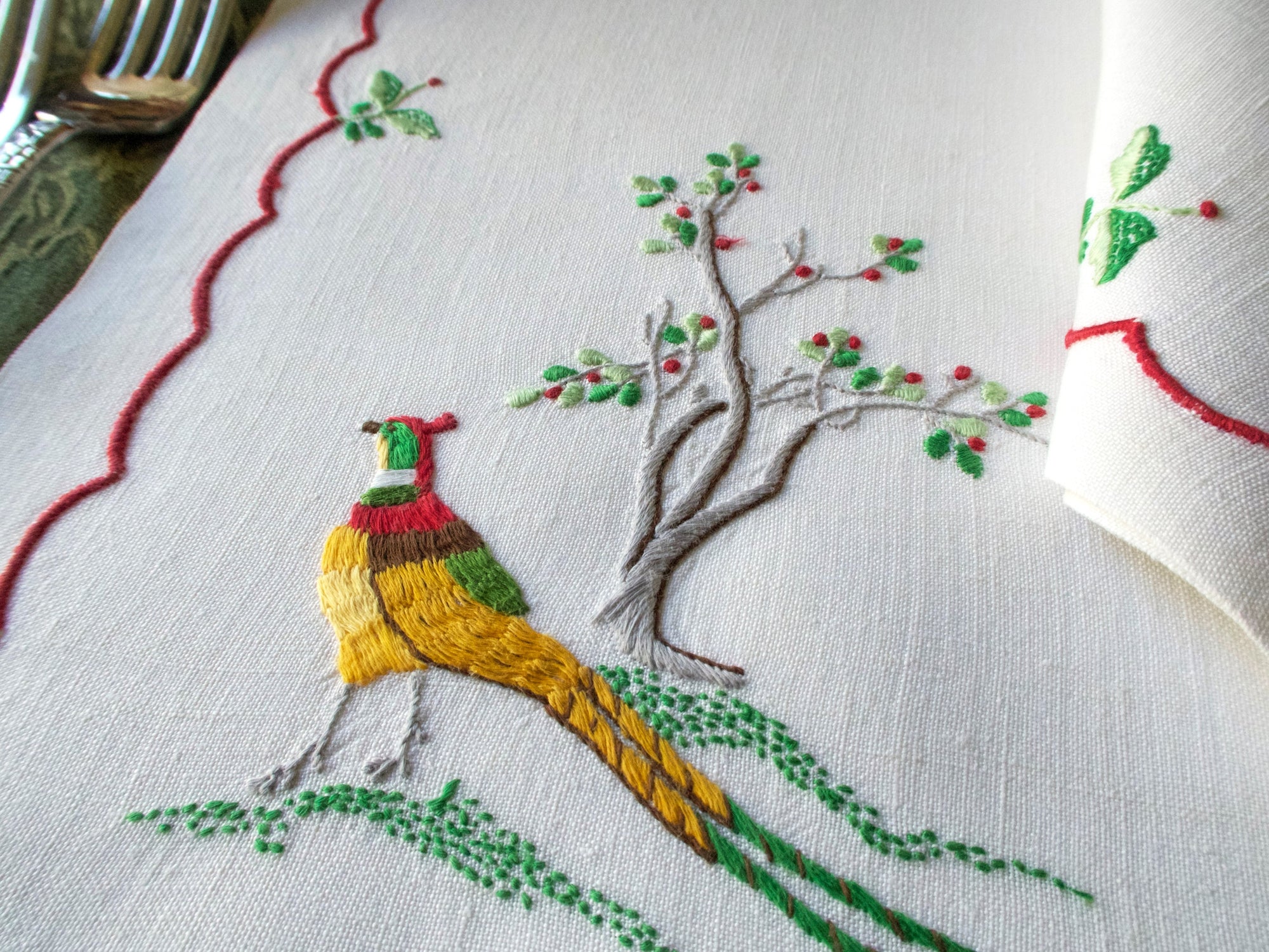 Graceful Pheasants Vintage Madeira 16pc Linen Placemat Set