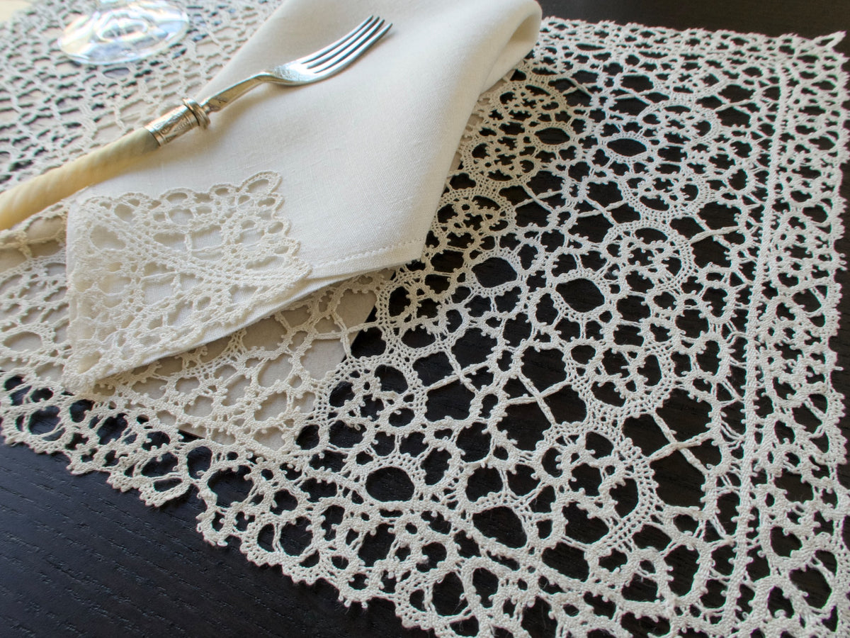 Vintage Italian Bobbin Lace 16 pc Placemat Set for 8