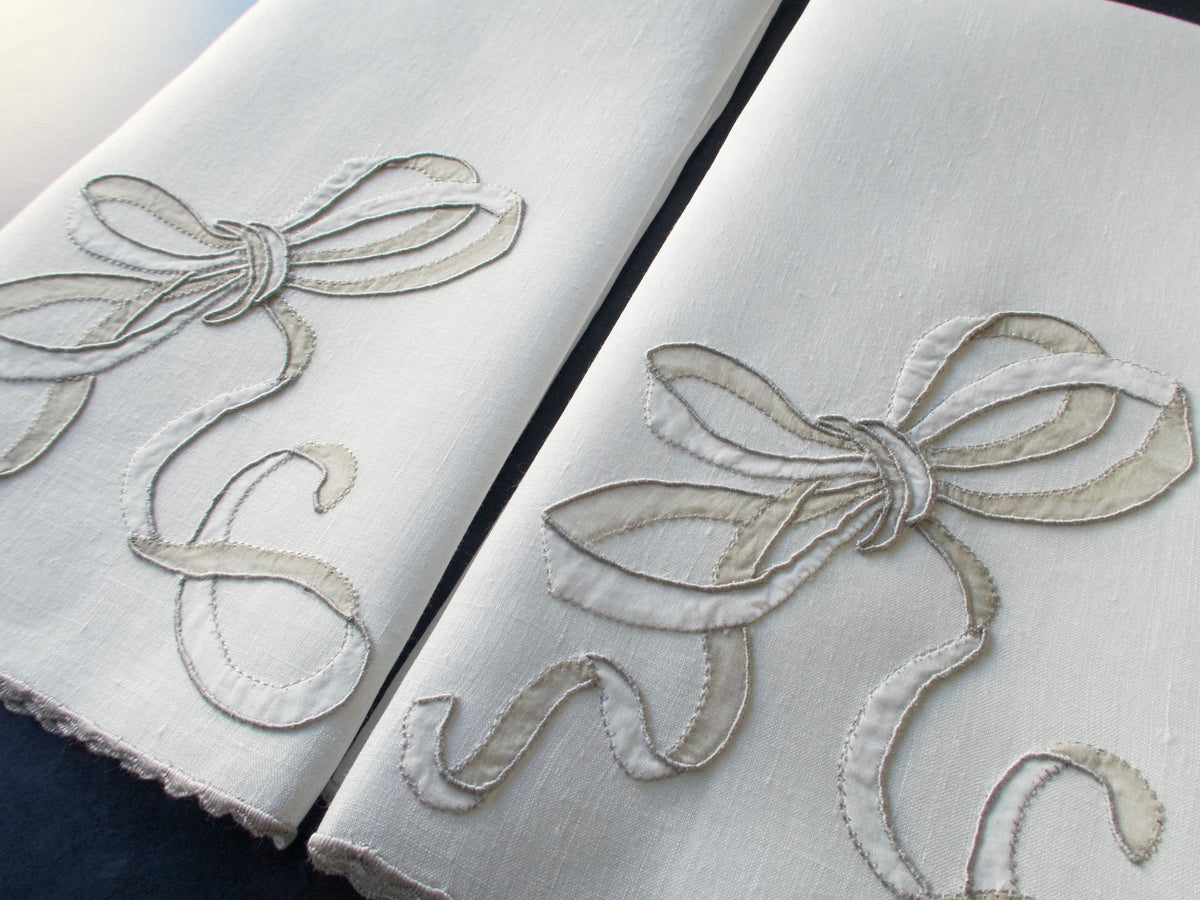 &quot;Bow&quot; in White Vintage Marghab Linen Guest Towels, Set of 2
