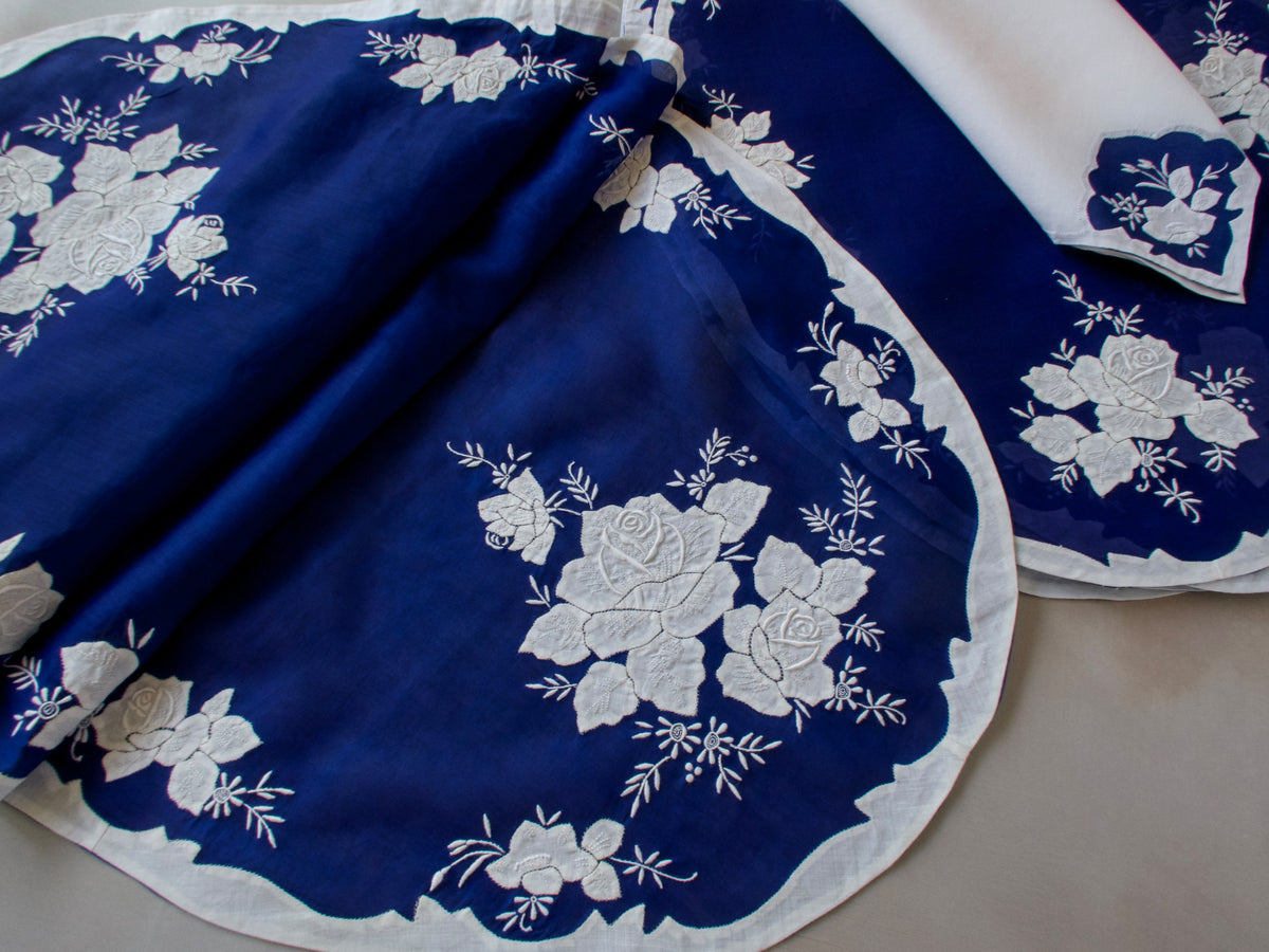 White Roses on Blue Vintage 17pc Placemat Set for 8