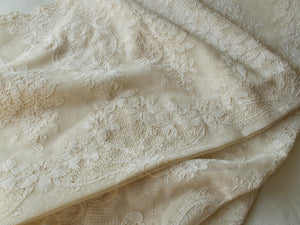 Pretty Floral Vintage Alencon Lace Tablecloth 66x108"