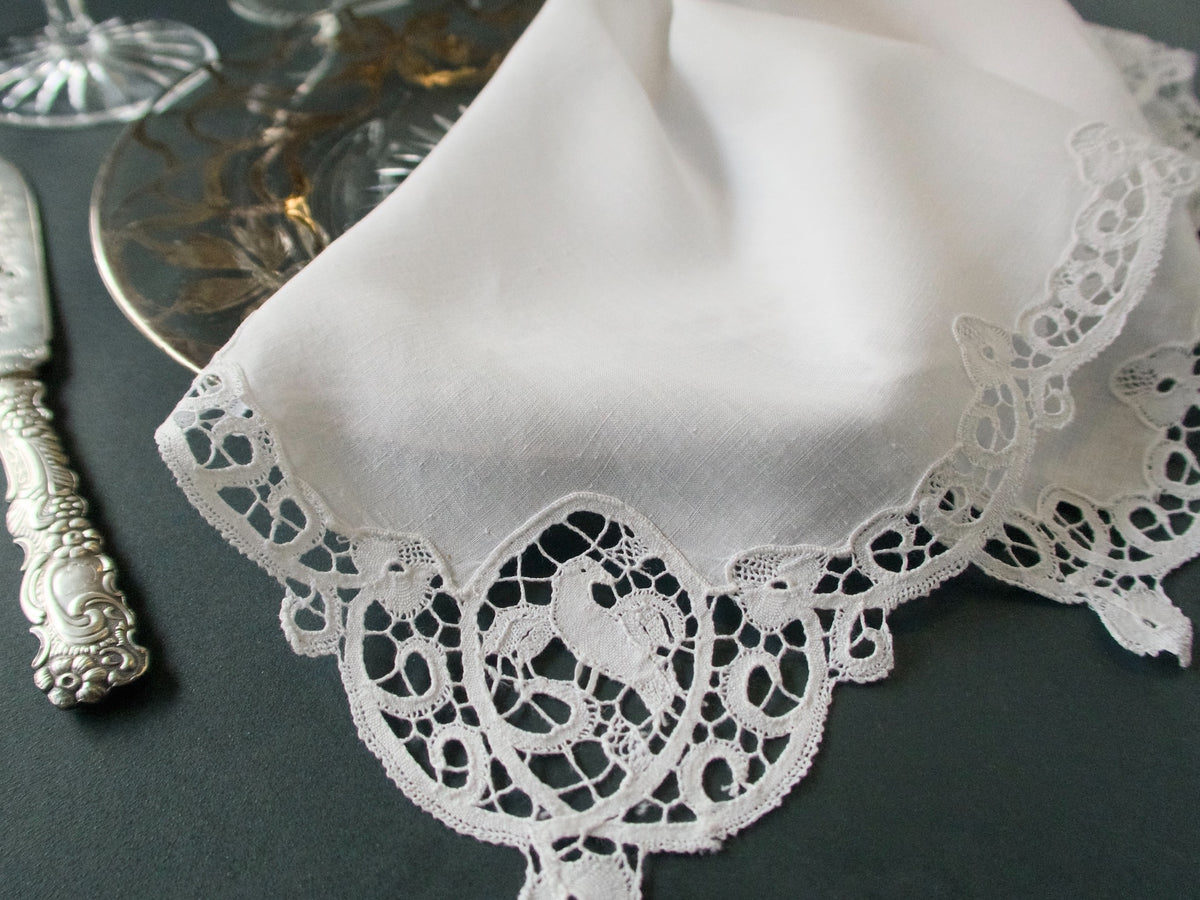 Bird Motif Vintage Cantu Lace 17&quot; White Table Napkins, Set of 12