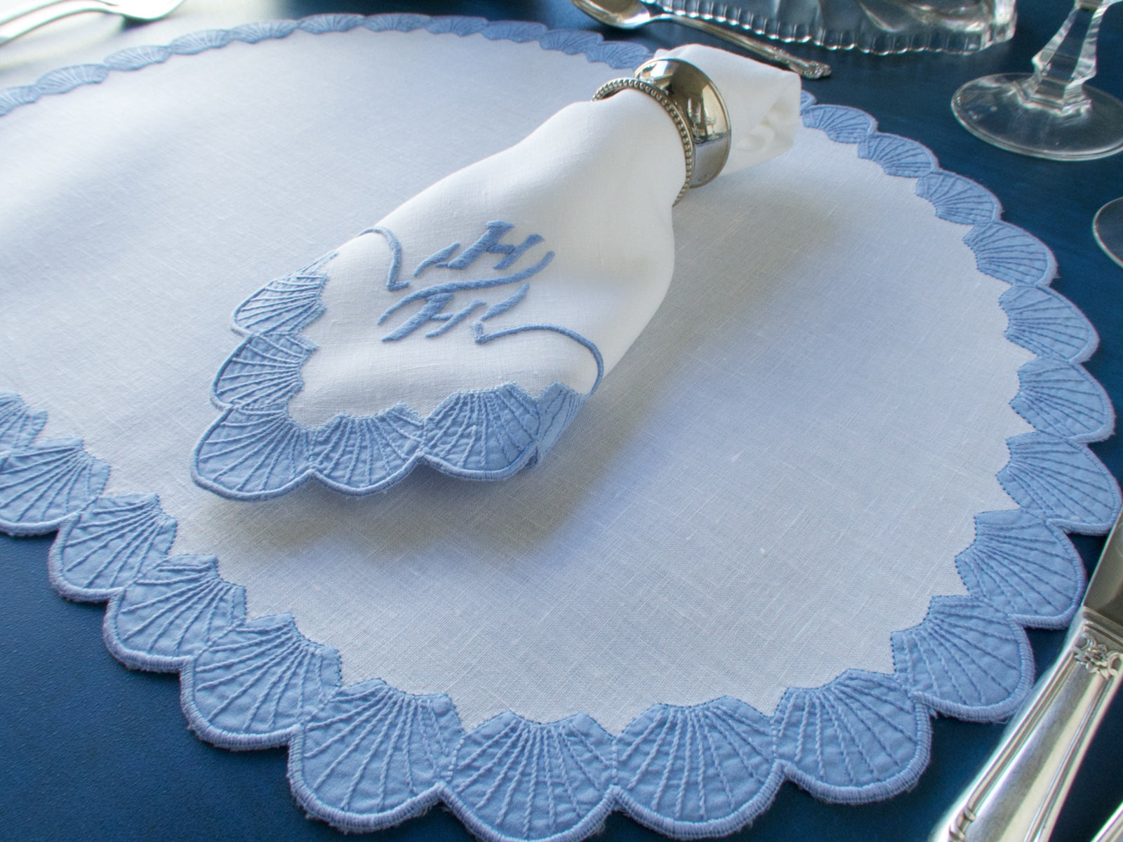 Sea Shells Vintage Léron Linen 16pc Placemat Set for 8