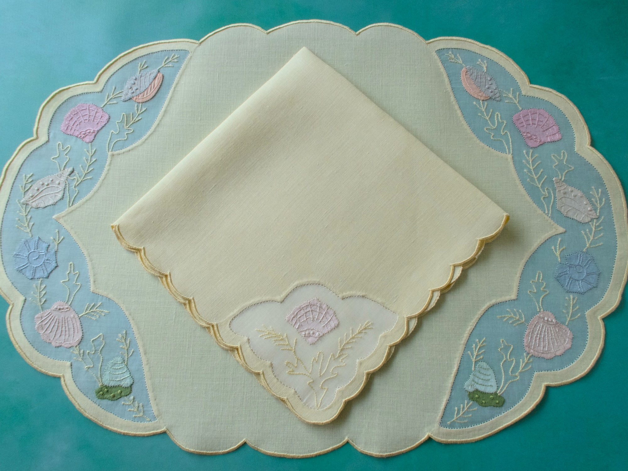 Sea Shells Vintage Madeira Yellow Linen 16pc Placemat Set for 8