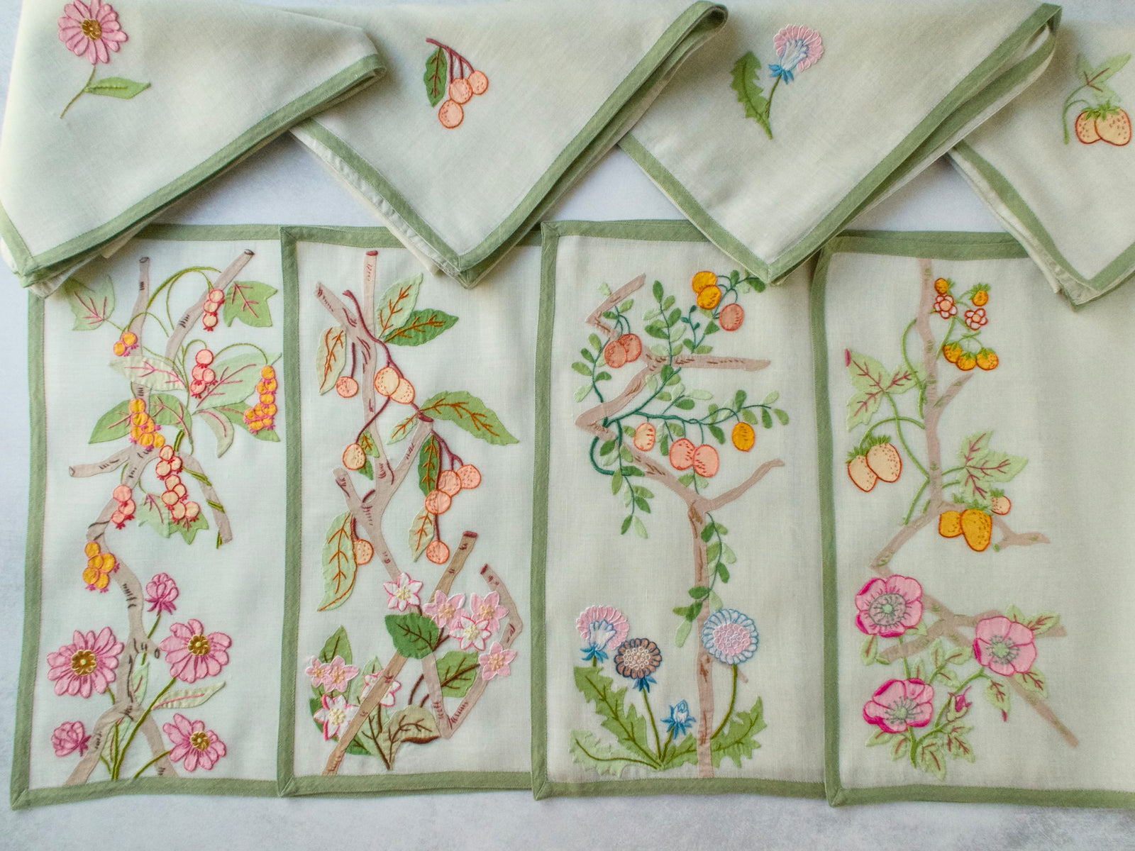 Lavish Flowers Vintage Italian 16pc Placemat Set for 8