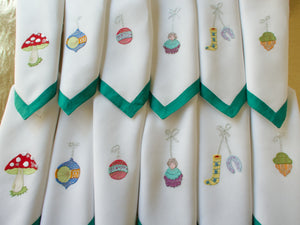 Christmas Vintage Italian Embroidered 24pc Placemat Set for 12