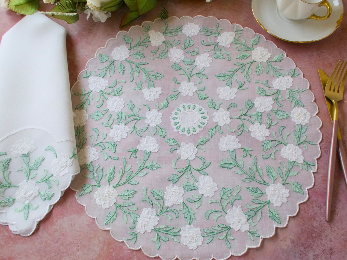 Fresh &amp; Beautiful Vintage Madeira 12pc Round Placemat Set for 6