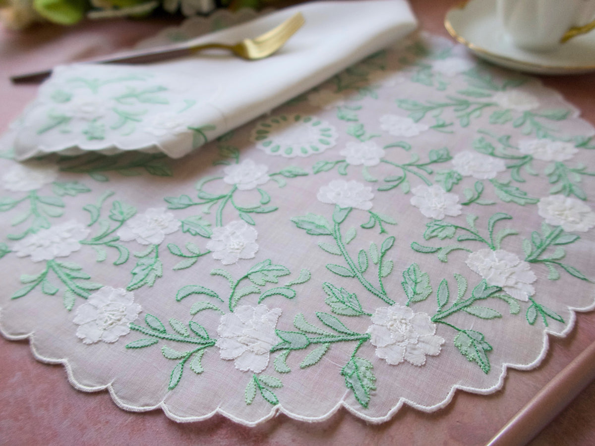 Fresh &amp; Beautiful Vintage Madeira 12pc Round Placemat Set for 6