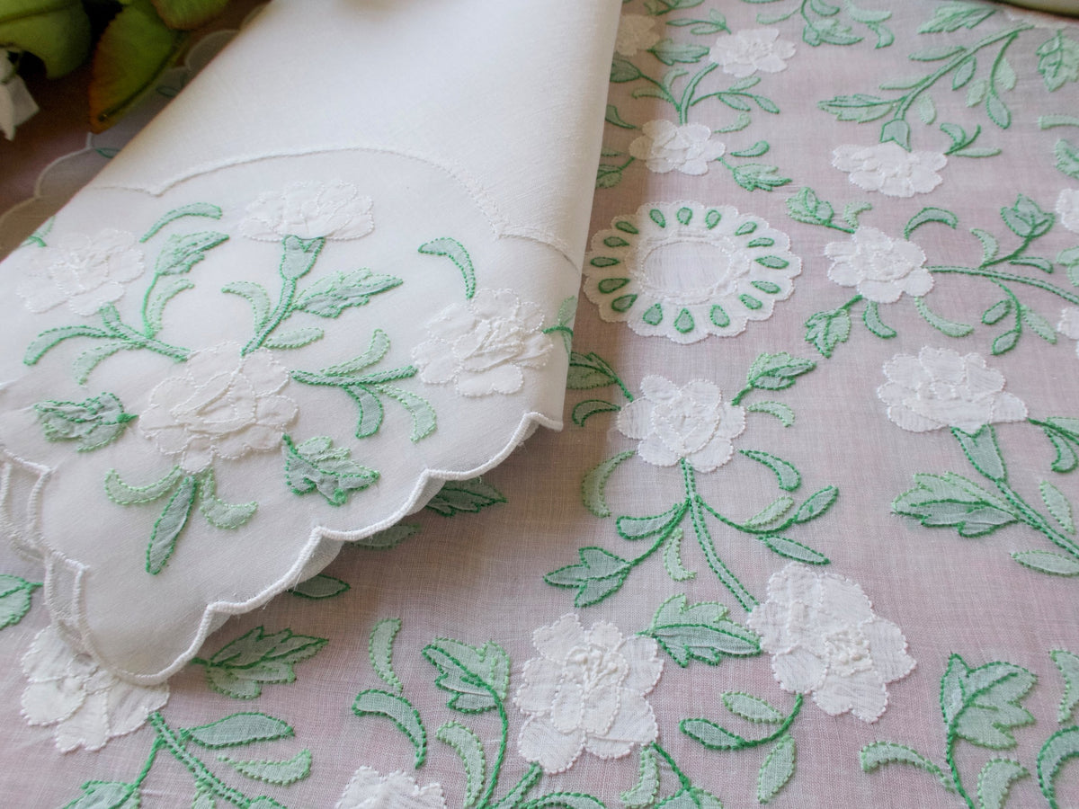 Fresh &amp; Beautiful Vintage Madeira 12pc Round Placemat Set for 6