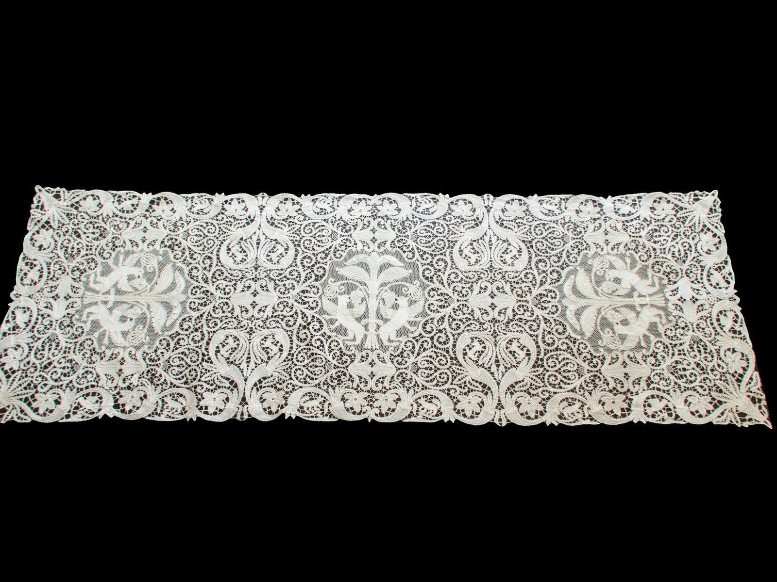 Winged Lions Vintage Italian Bobbin Lace Runner 17x50"