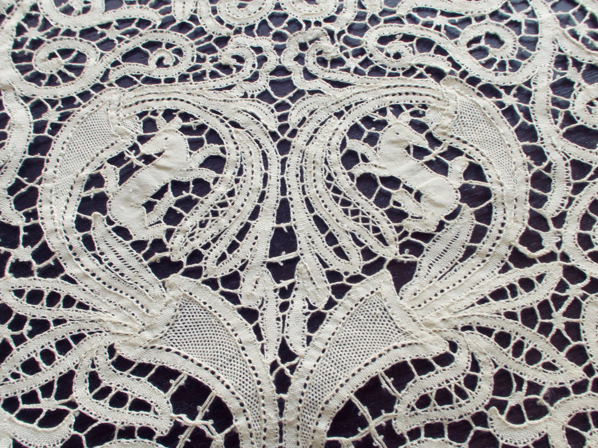 Winged Lions Vintage Italian Bobbin Lace Runner 17x50&quot;