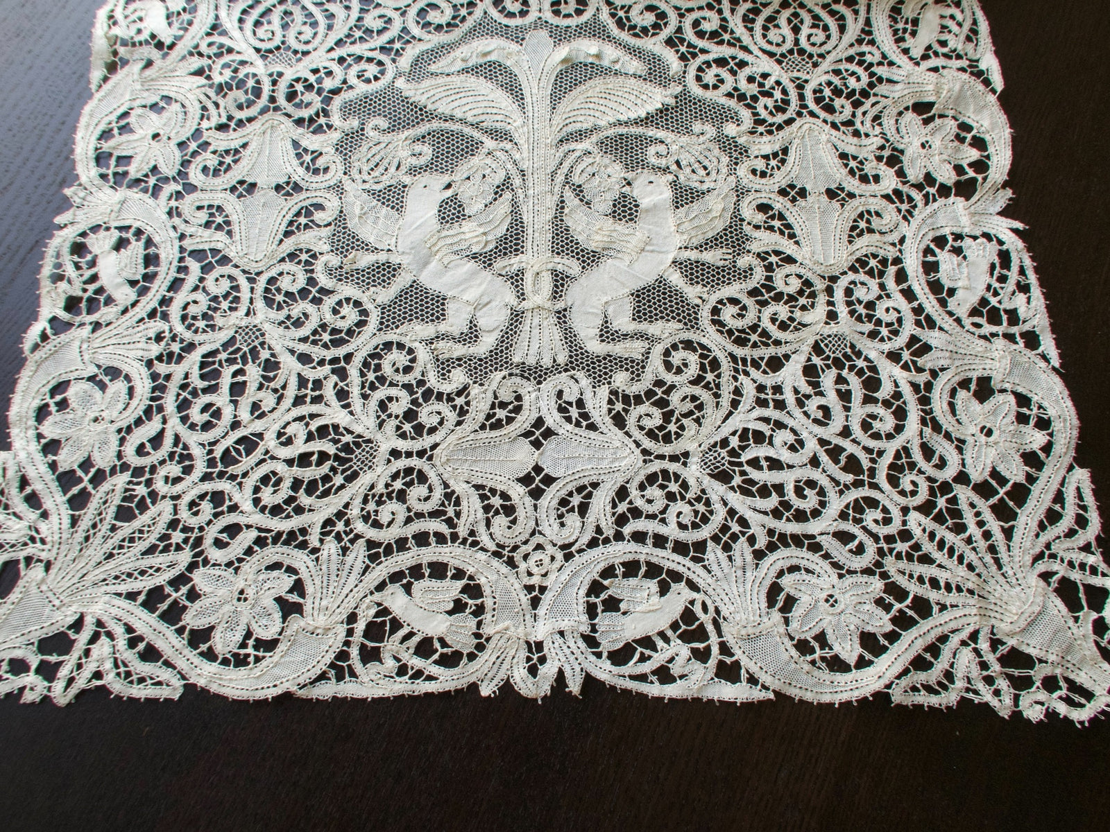 Winged Lions Vintage Italian Bobbin Lace Runner 17x50"