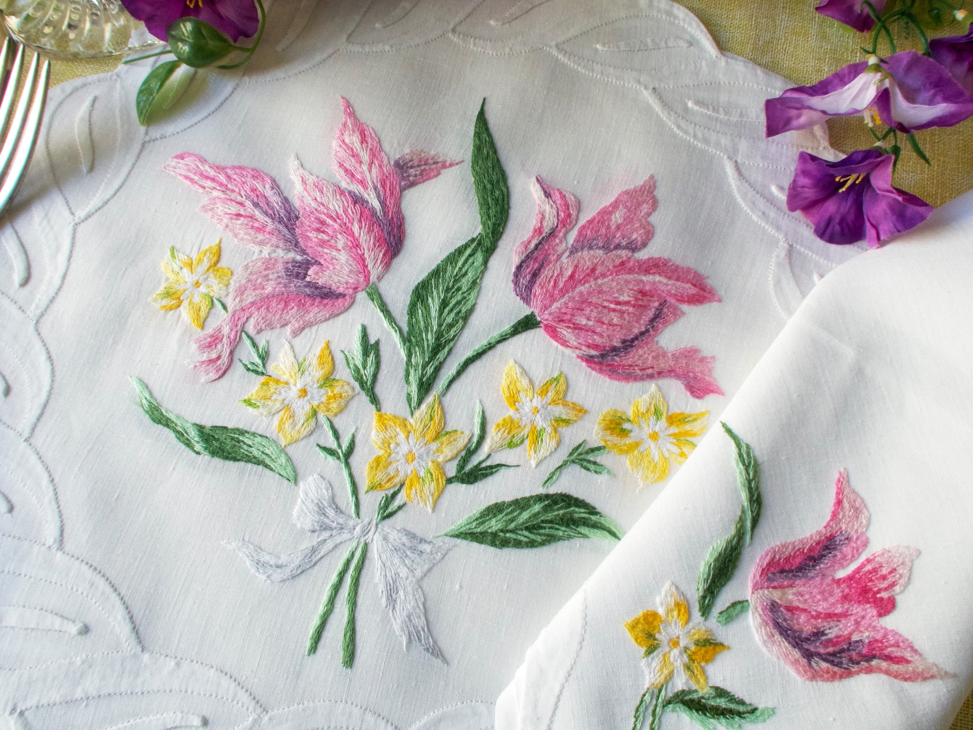 Lush Flowers Vintage French 24pc Linen Placemat Set for 12