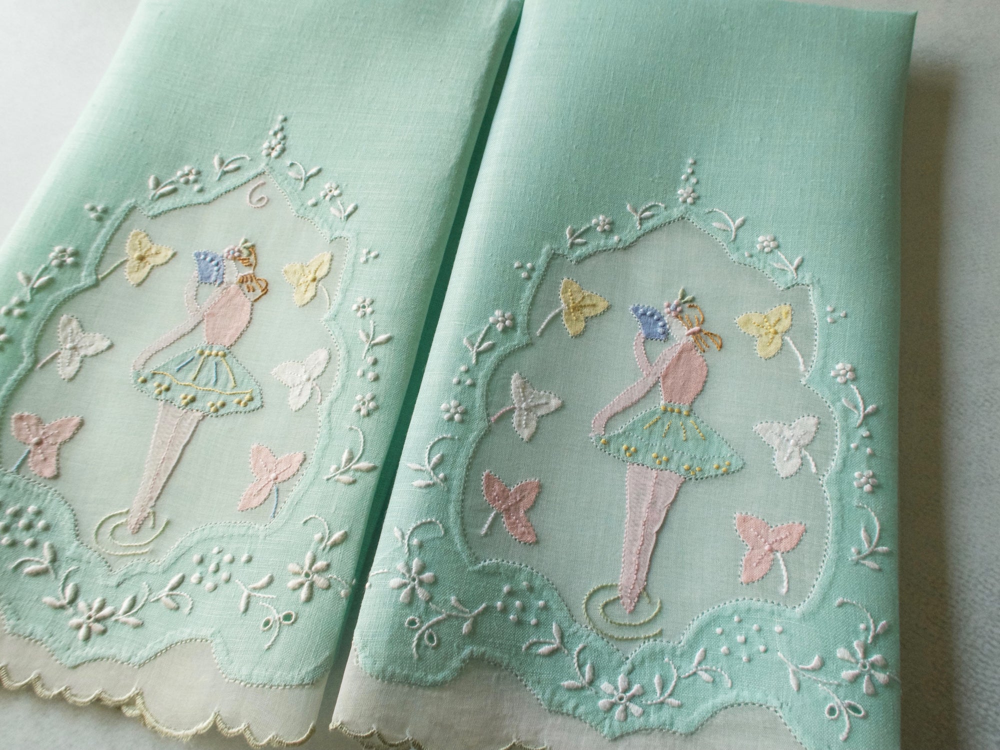 Dancer on Green Vintage Madeira Linen Guest Towels, Set of 2