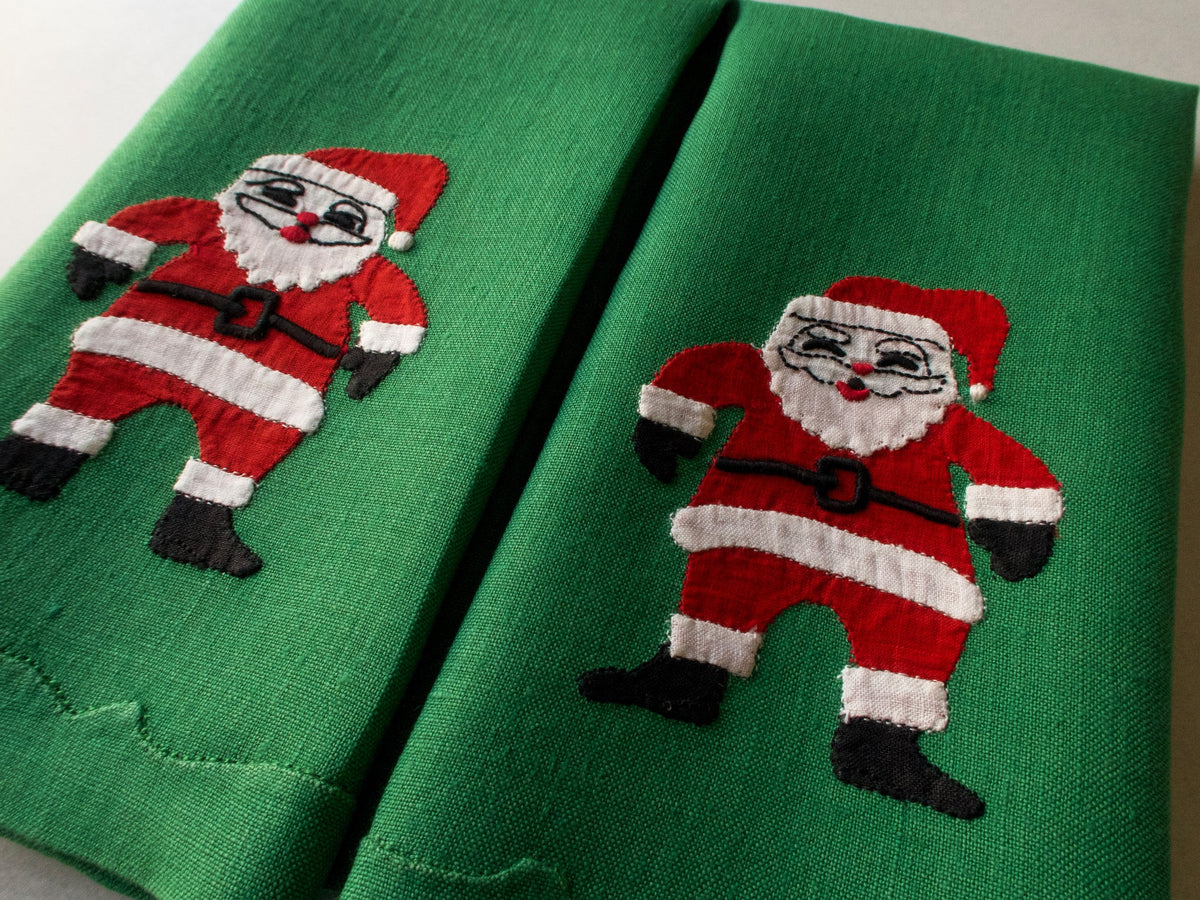 Santa on Green Vintage Madeira Guest Towels, Set of 2
