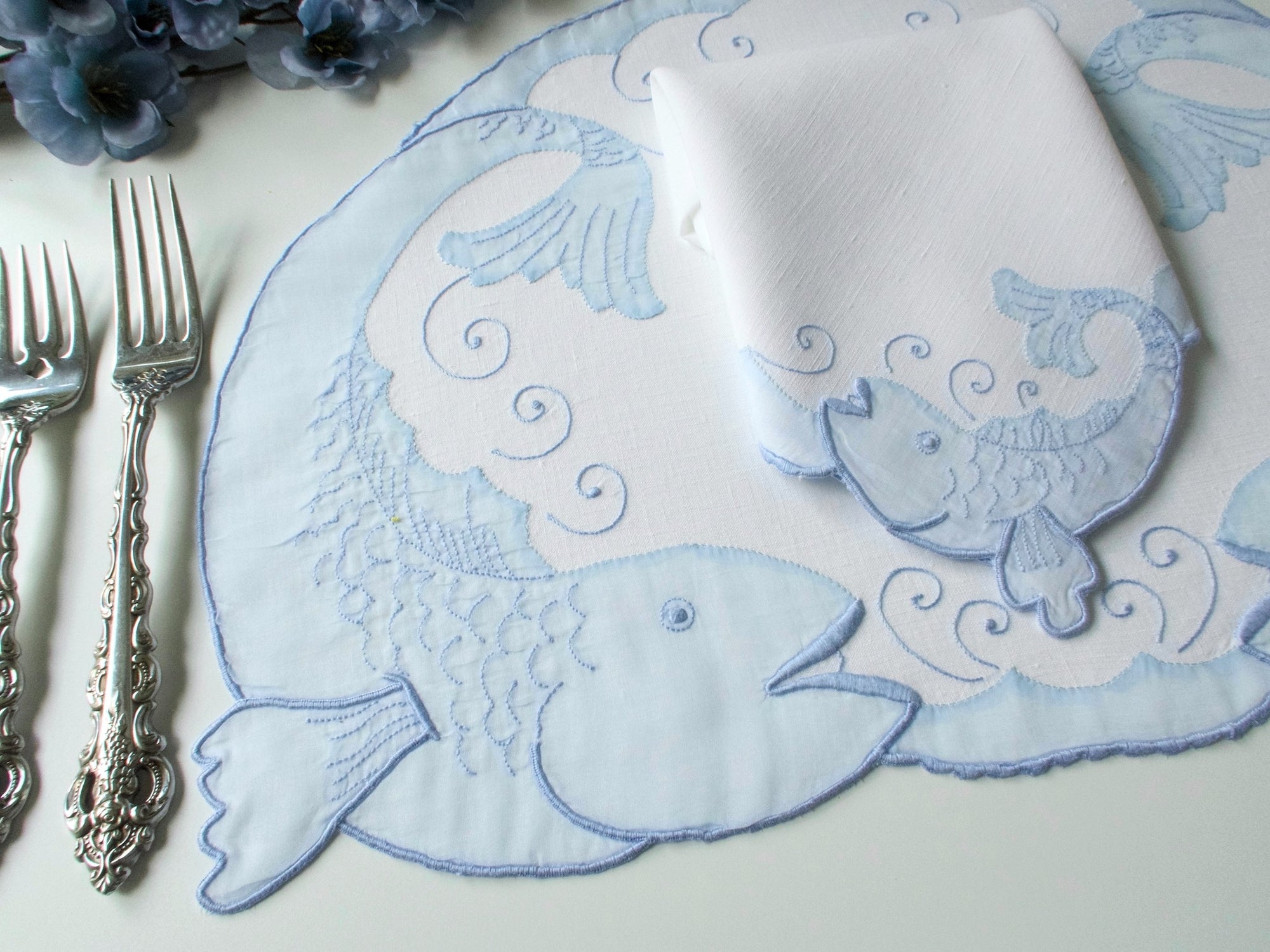 Sculpted Fish Vintage Madeira Linen 16pc Placemat Set for 8