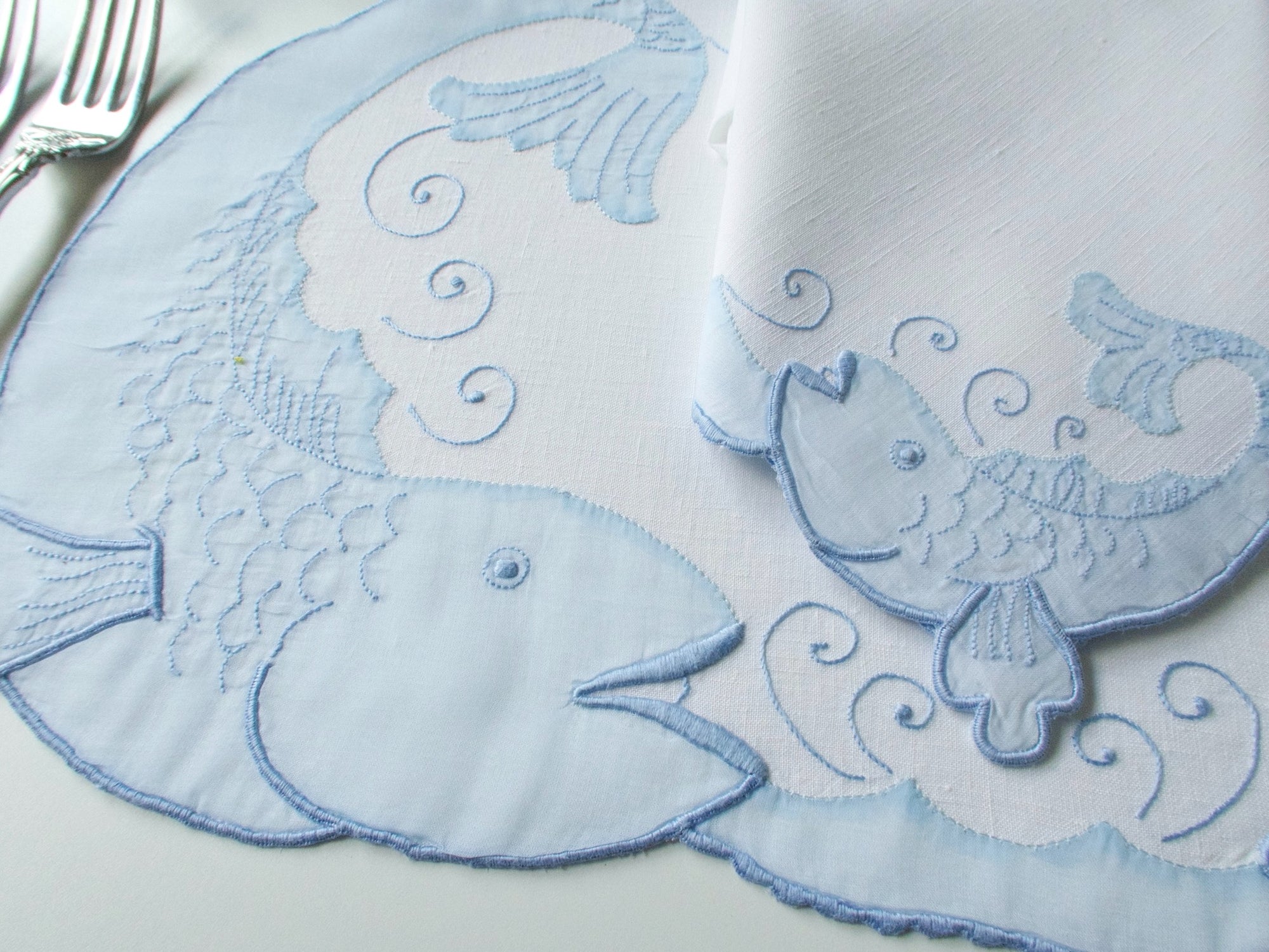 Sculpted Fish Vintage Madeira Linen 24pc Placemat Set for 12