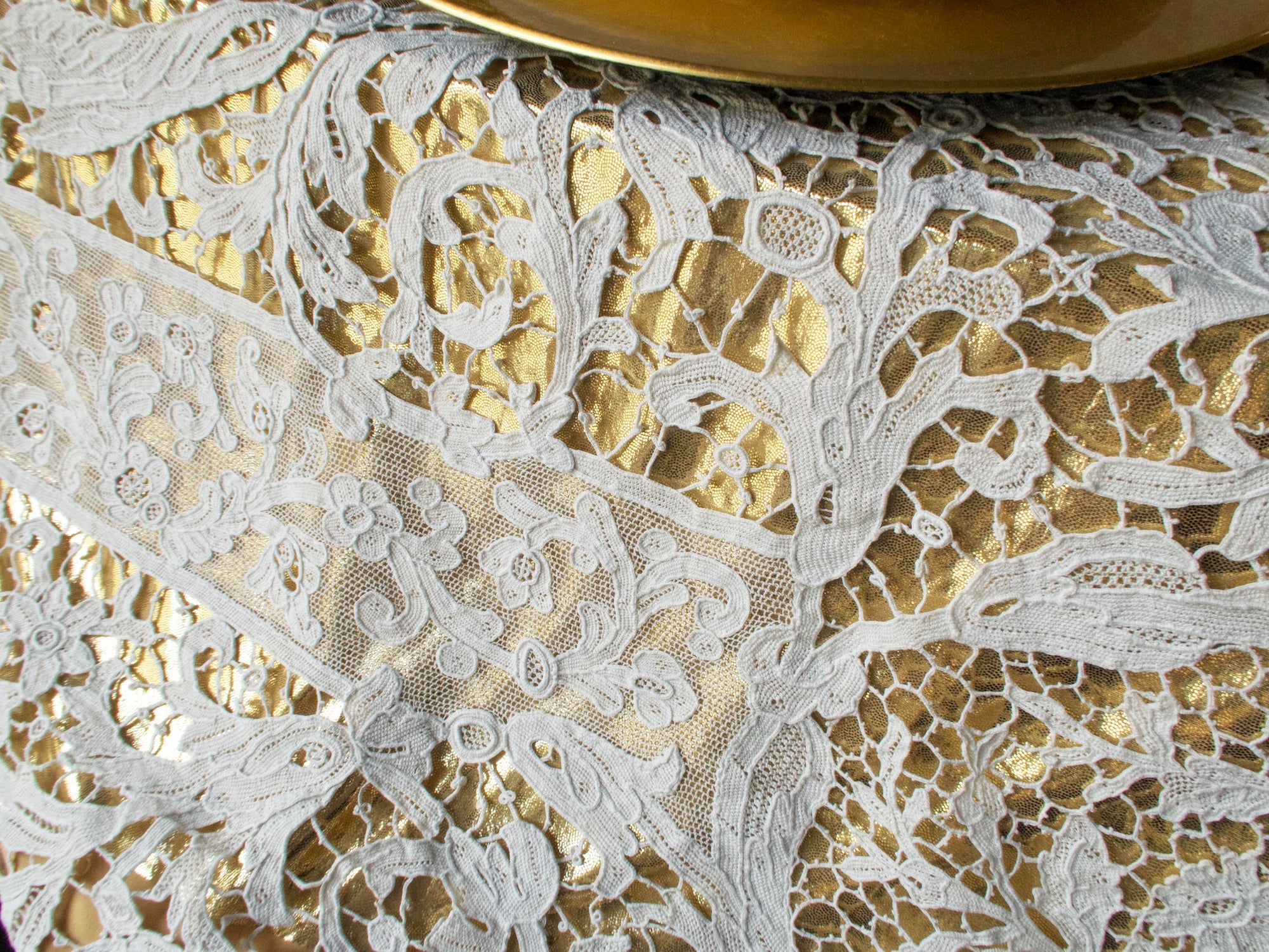 Lavish Vintage Italian Point de Venise Lace Tablecloth, 70x120"