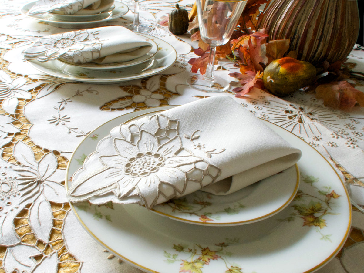 Daisies &amp; More Vintage Madeira Linen Tablecloth &amp; 12 Napkins 66 x104&quot;