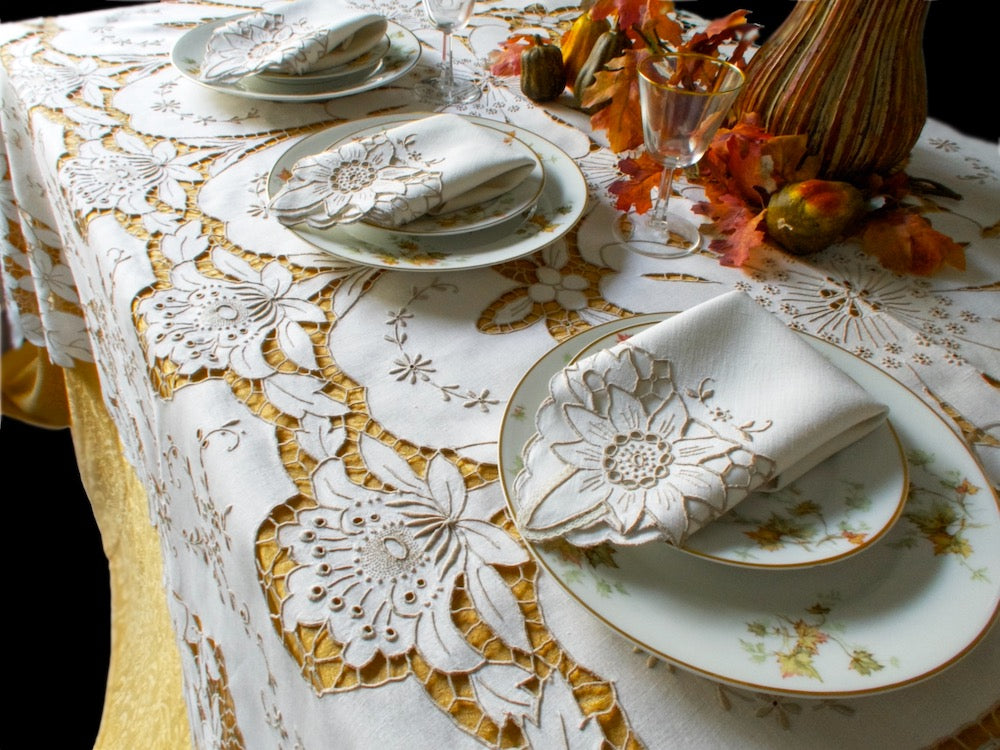 Daisies &amp; More Vintage Madeira Linen Tablecloth &amp; 12 Napkins 66 x104&quot;