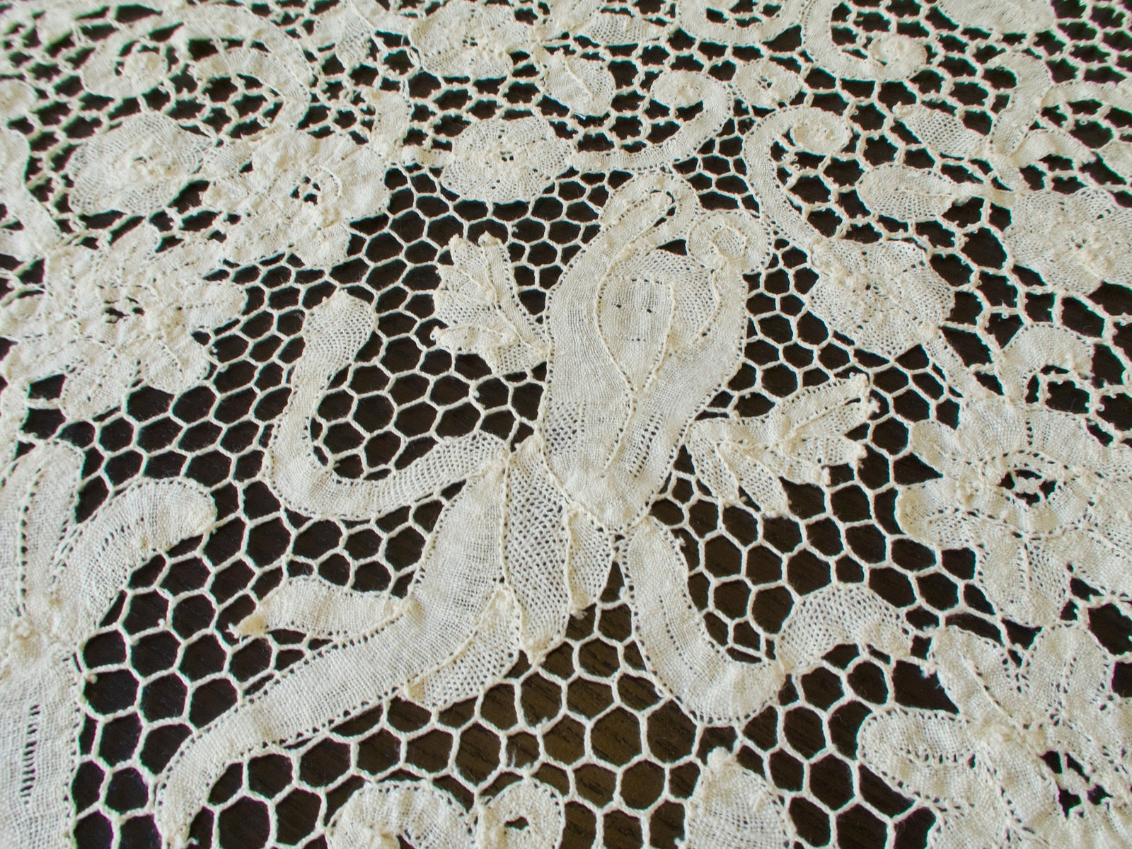 Cherubs, Fruits & Flowers Vintage Handmade Bobbin Lace Tablecloth 74x110"