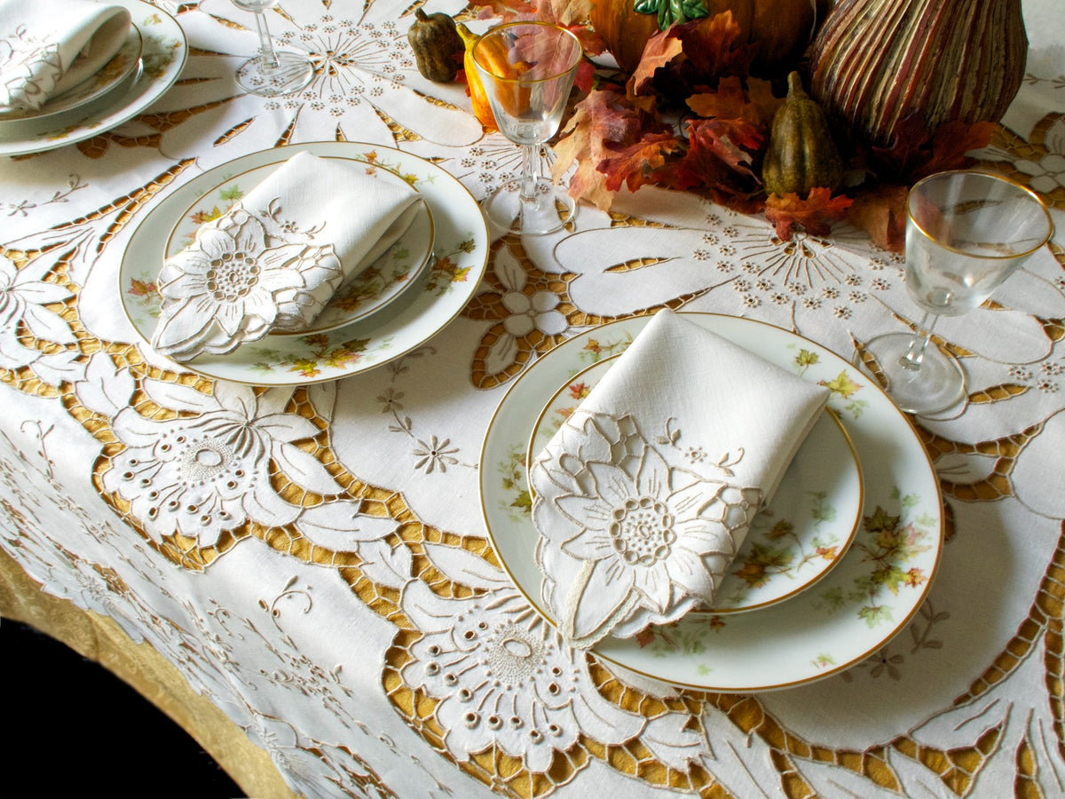 Daisies &amp; More Vintage Madeira Linen Tablecloth &amp; 12 Napkins 66 x104&quot;